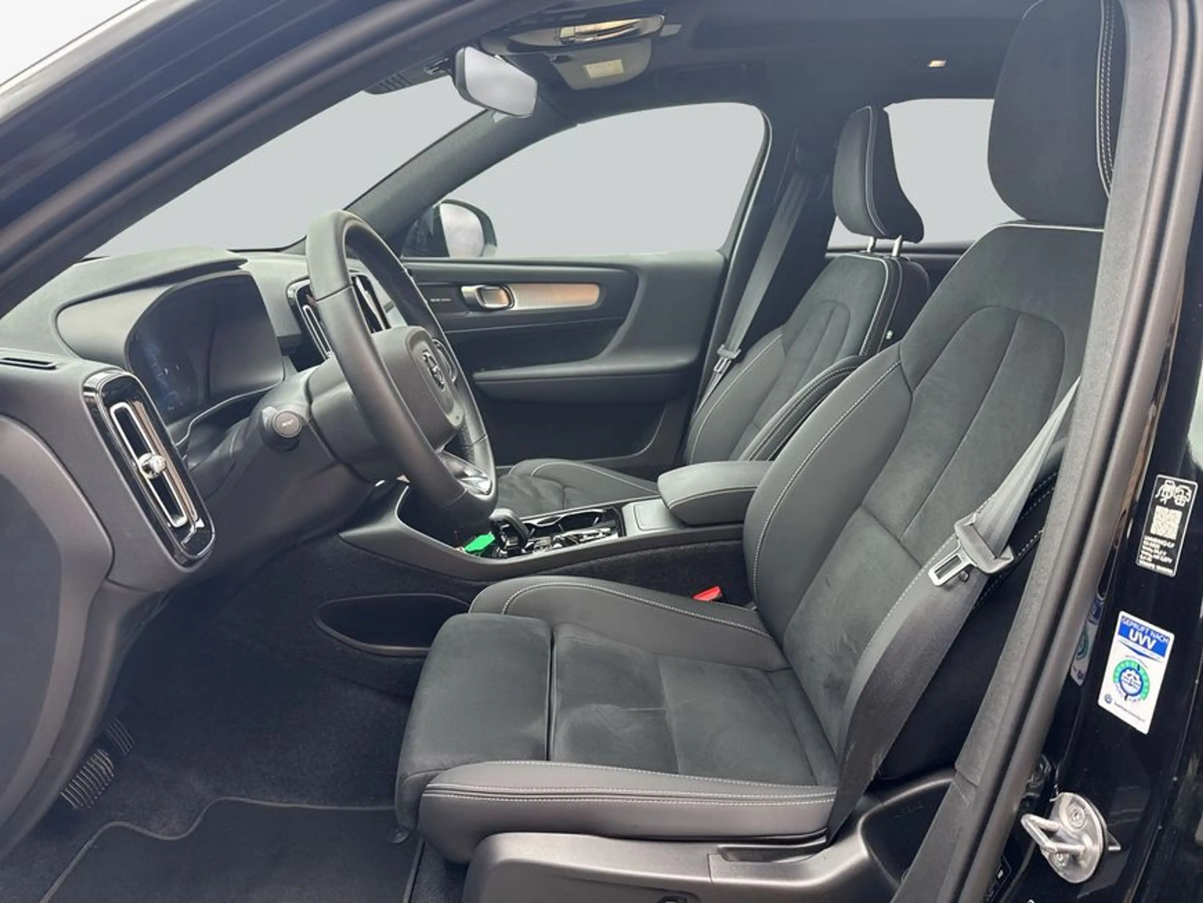 Volvo XC40 XC40 B3 B DKG Plus Black Edition — photo 9