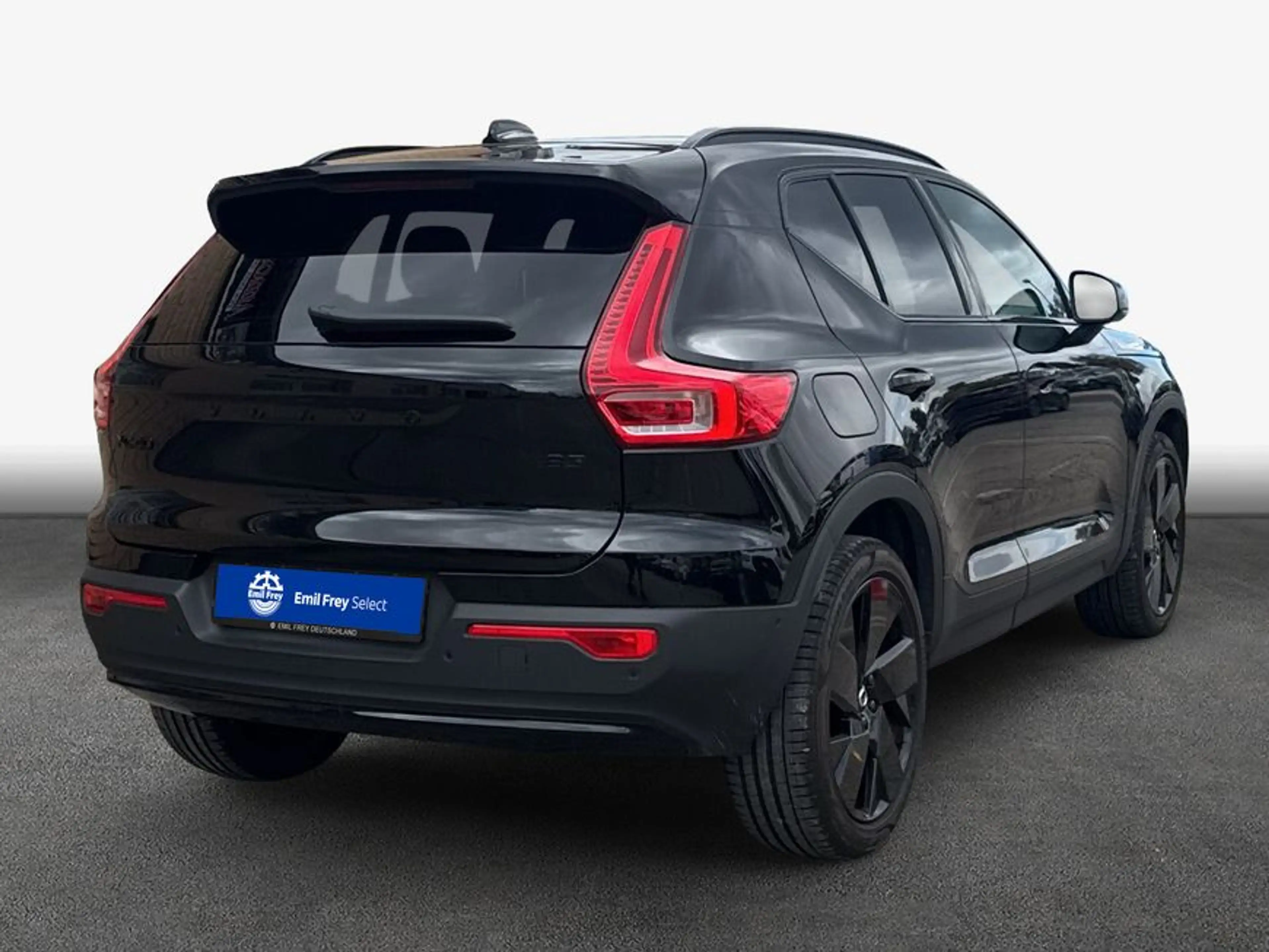 Volvo XC40 XC40 B3 B DKG Plus Black Edition — photo 2