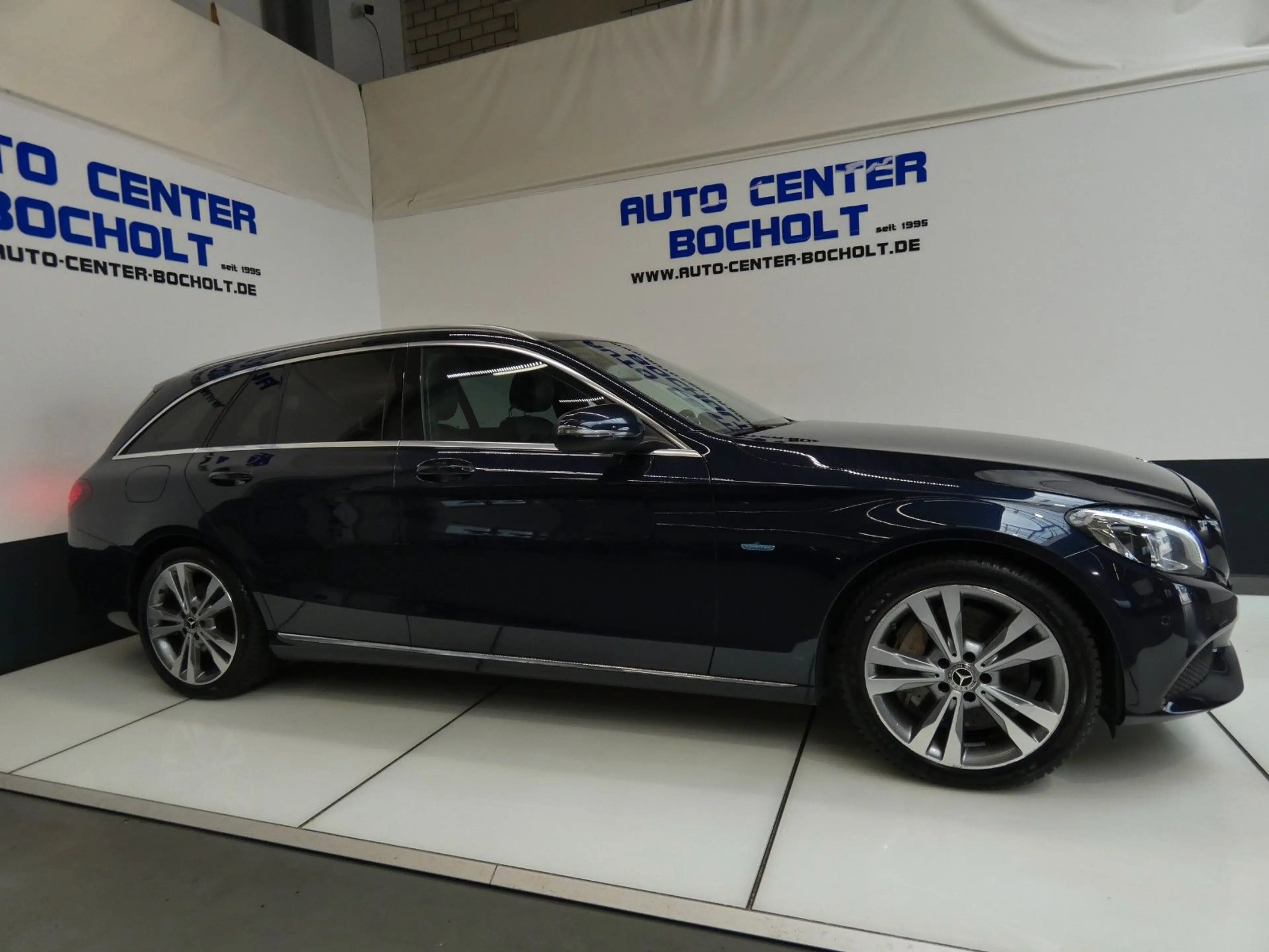 Mercedes-Benz C 350 e*Navi*Klimaaut*Parktronic*Sitzheizung*LM — photo 4