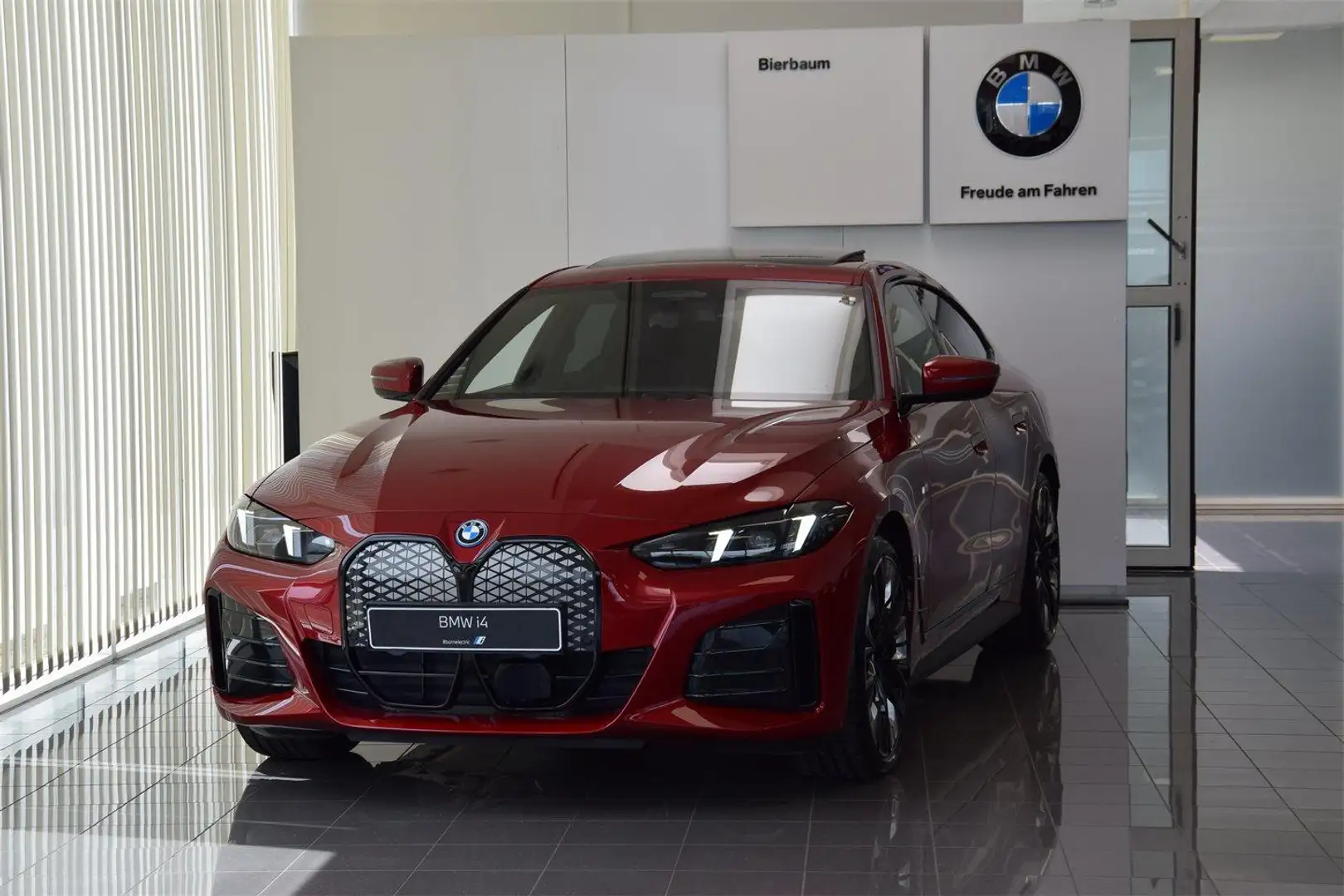 BMW i4 xDrive40 Gran Coupe M-Sport NEUWAGEN Красный - 2