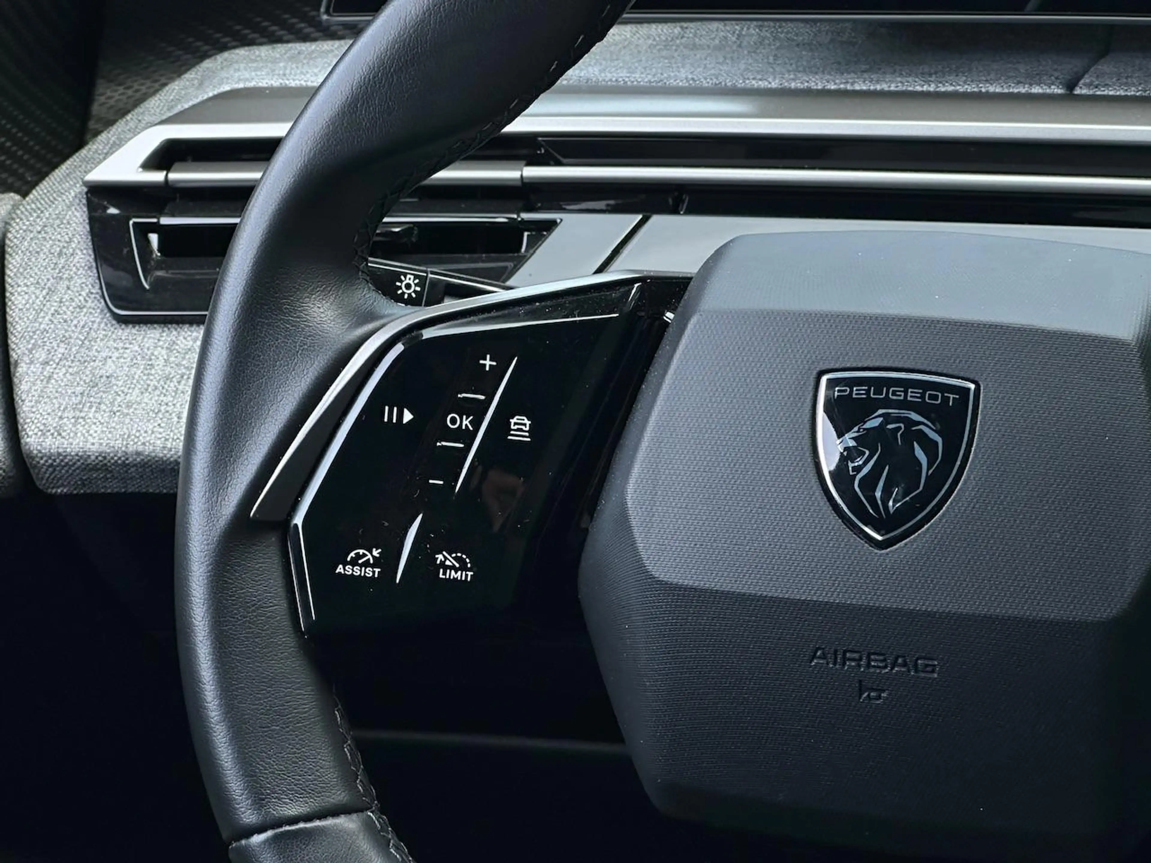 Peugeot 3008 1.2 HYBRID 136pk e-DCS6 Allure I Adaptieve Cruise — photo 22