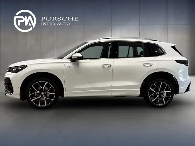 Volkswagen Tiguan view 3