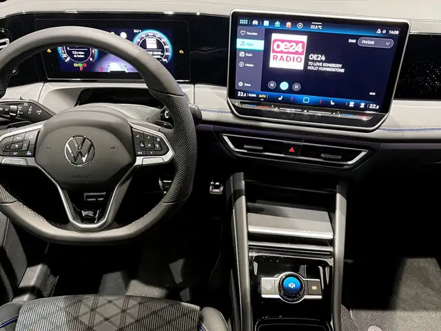 Volkswagen Tiguan view 12