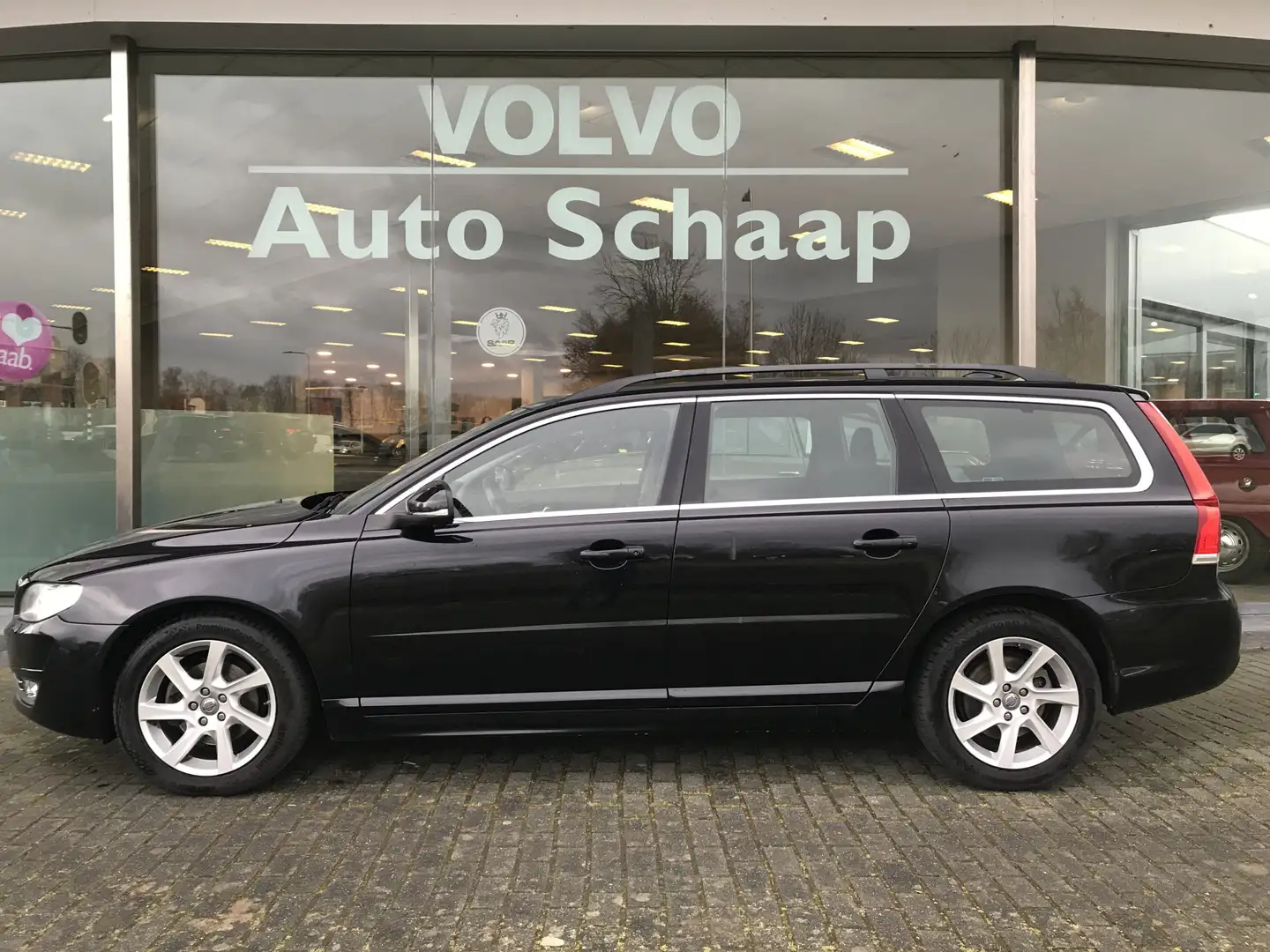 Volvo V70 1.6 T4 Nordic+ Automaat | Rijklaar incl garantie | Schwarz - 2