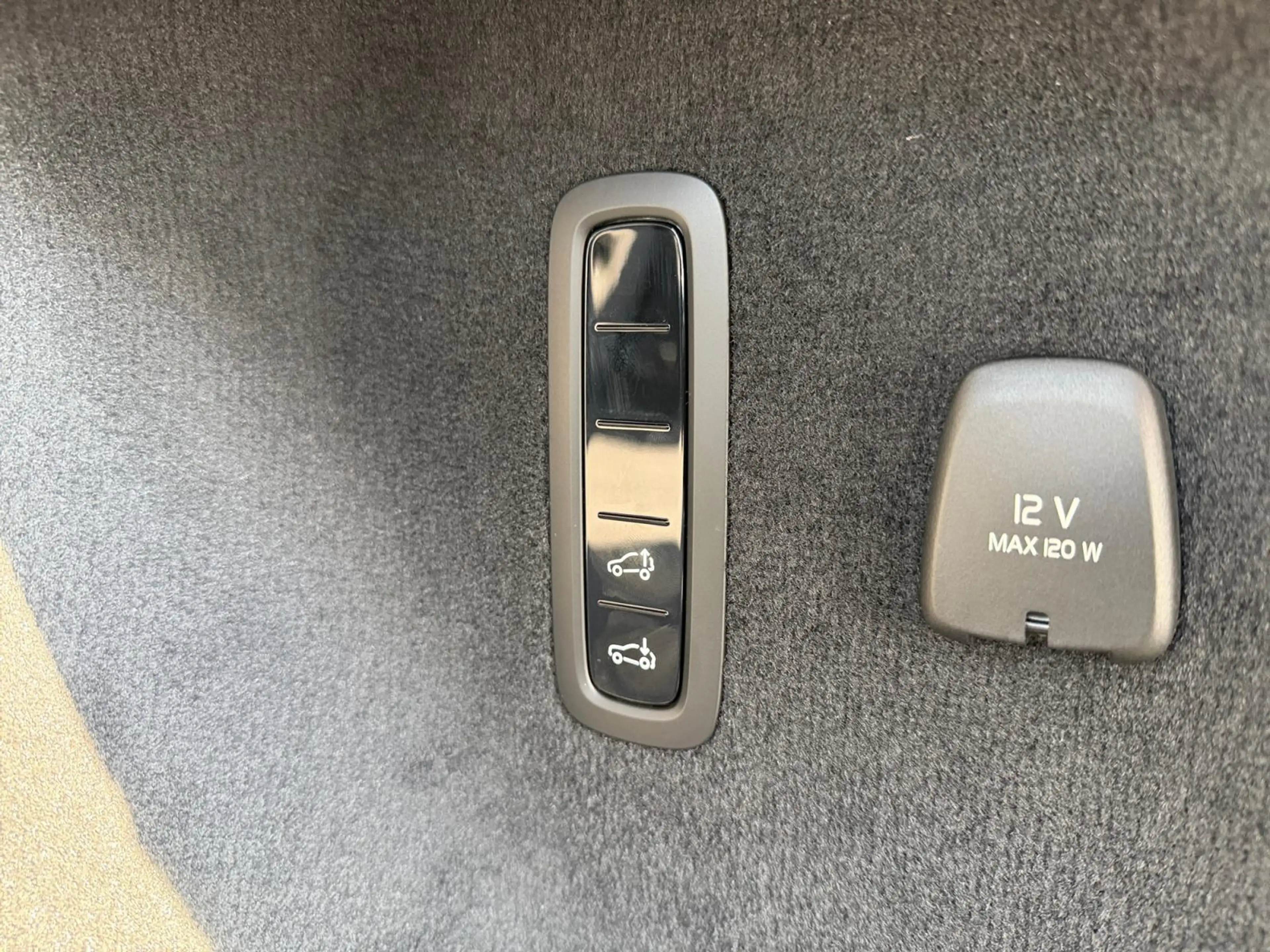 Volvo ES90 Single Motor Ext. R. Ultra Launch Edition 92 kWh — photo 9