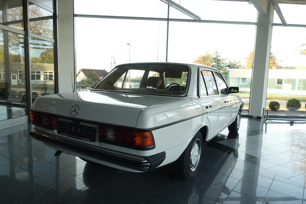 Mercedes-Benz 200 Limousine, foto 2