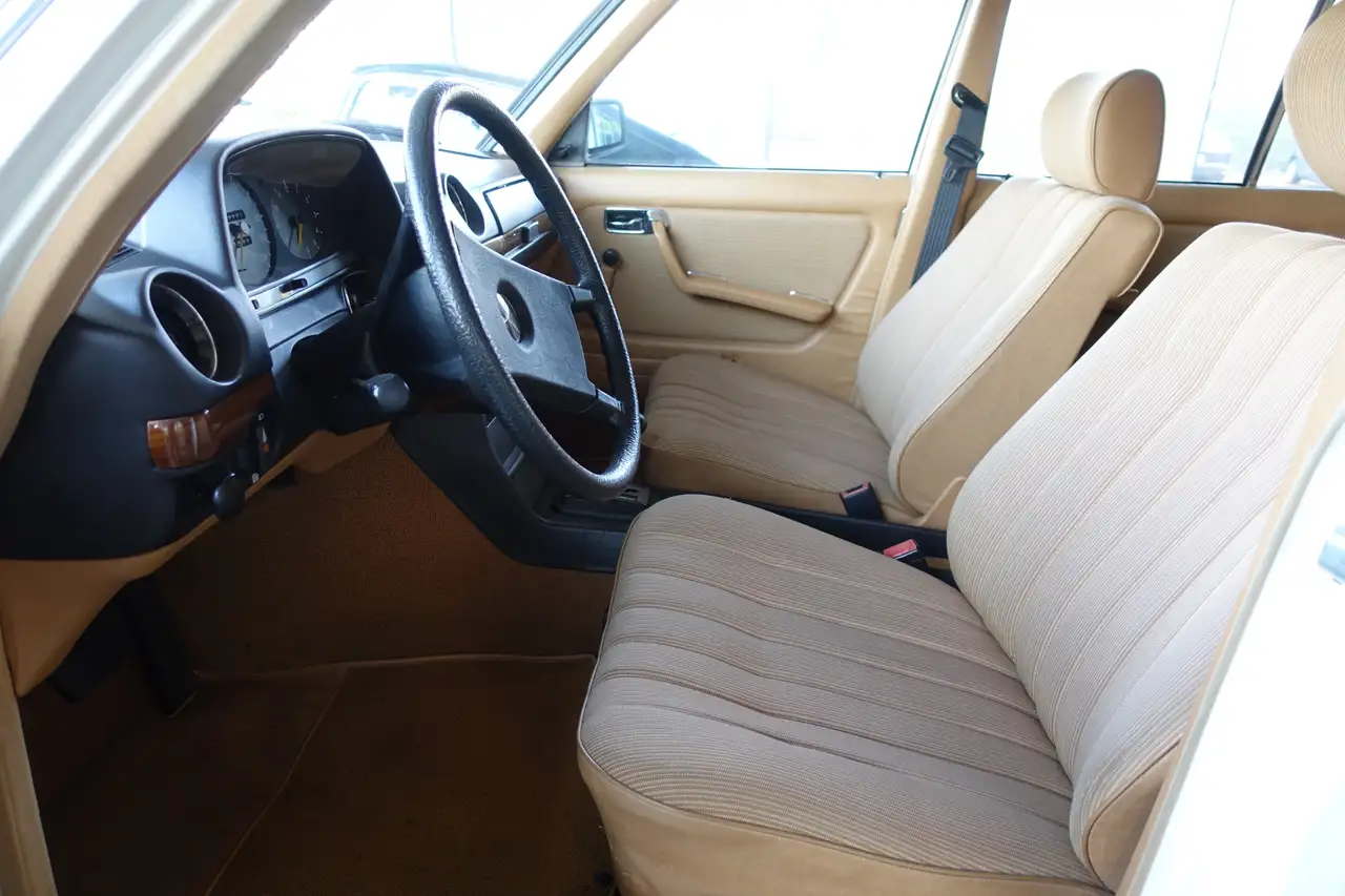 Mercedes-Benz 200 Limousine, foto 6