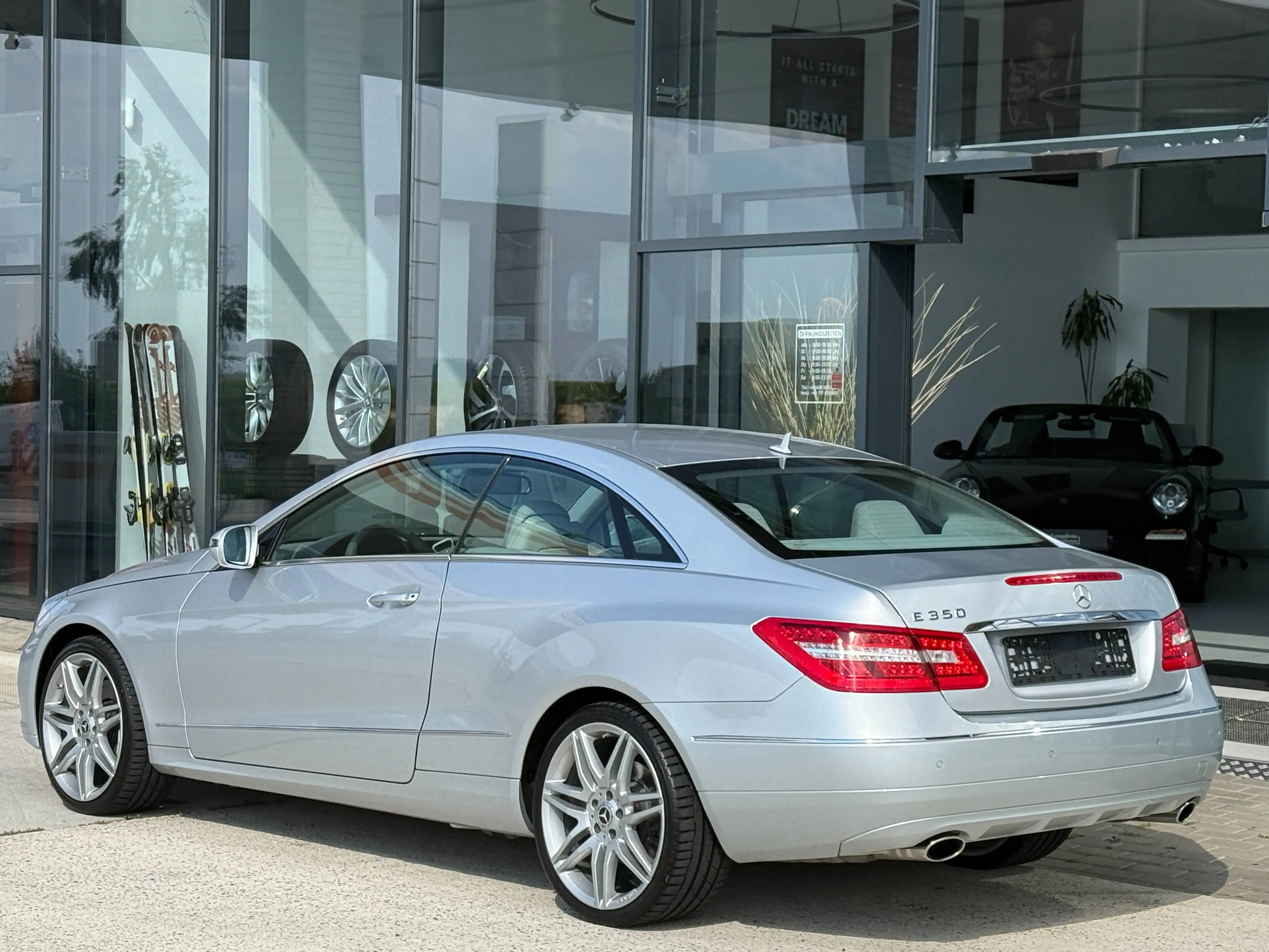 Mercedes-Benz E 350 E 350 Coupe AMG/VOLLEDER/NAVI/SHZ — photo 4