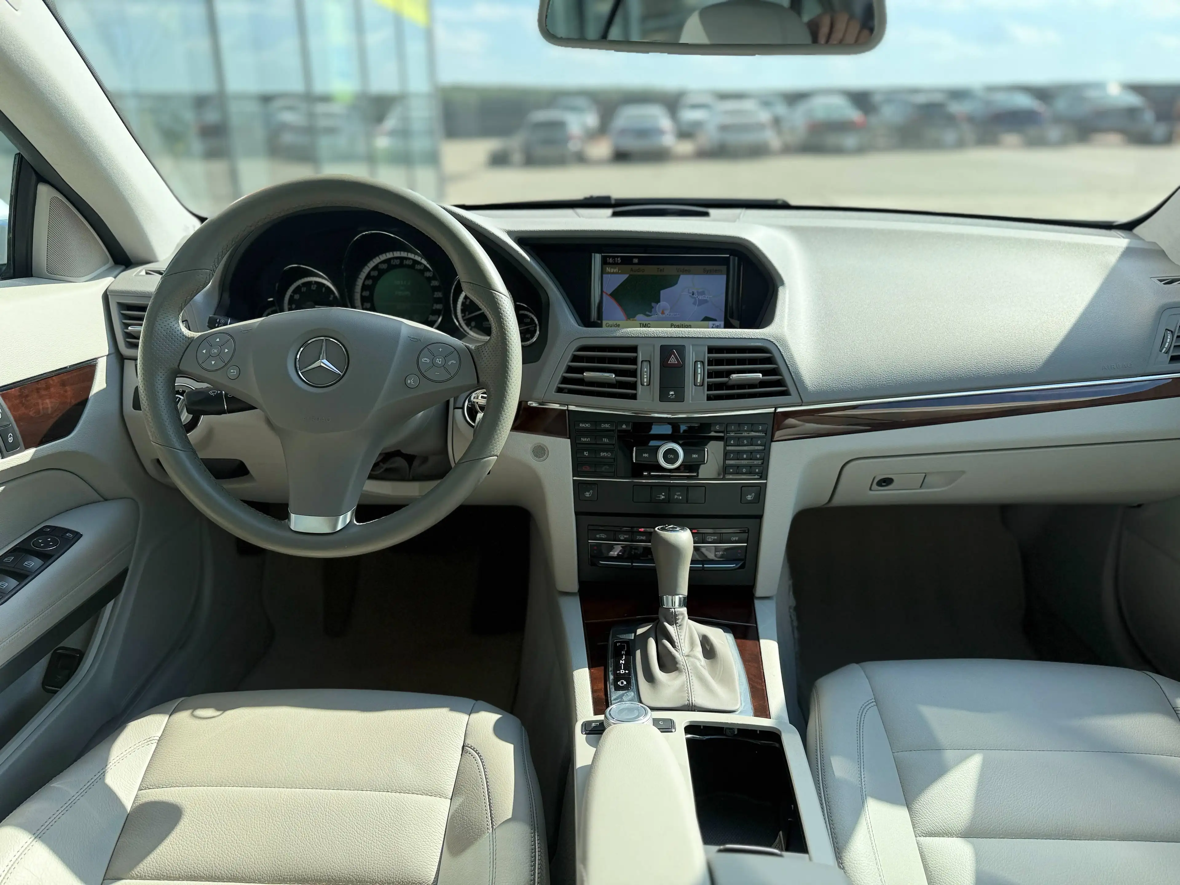 Mercedes-Benz E 350 E 350 Coupe AMG/VOLLEDER/NAVI/SHZ — photo 11