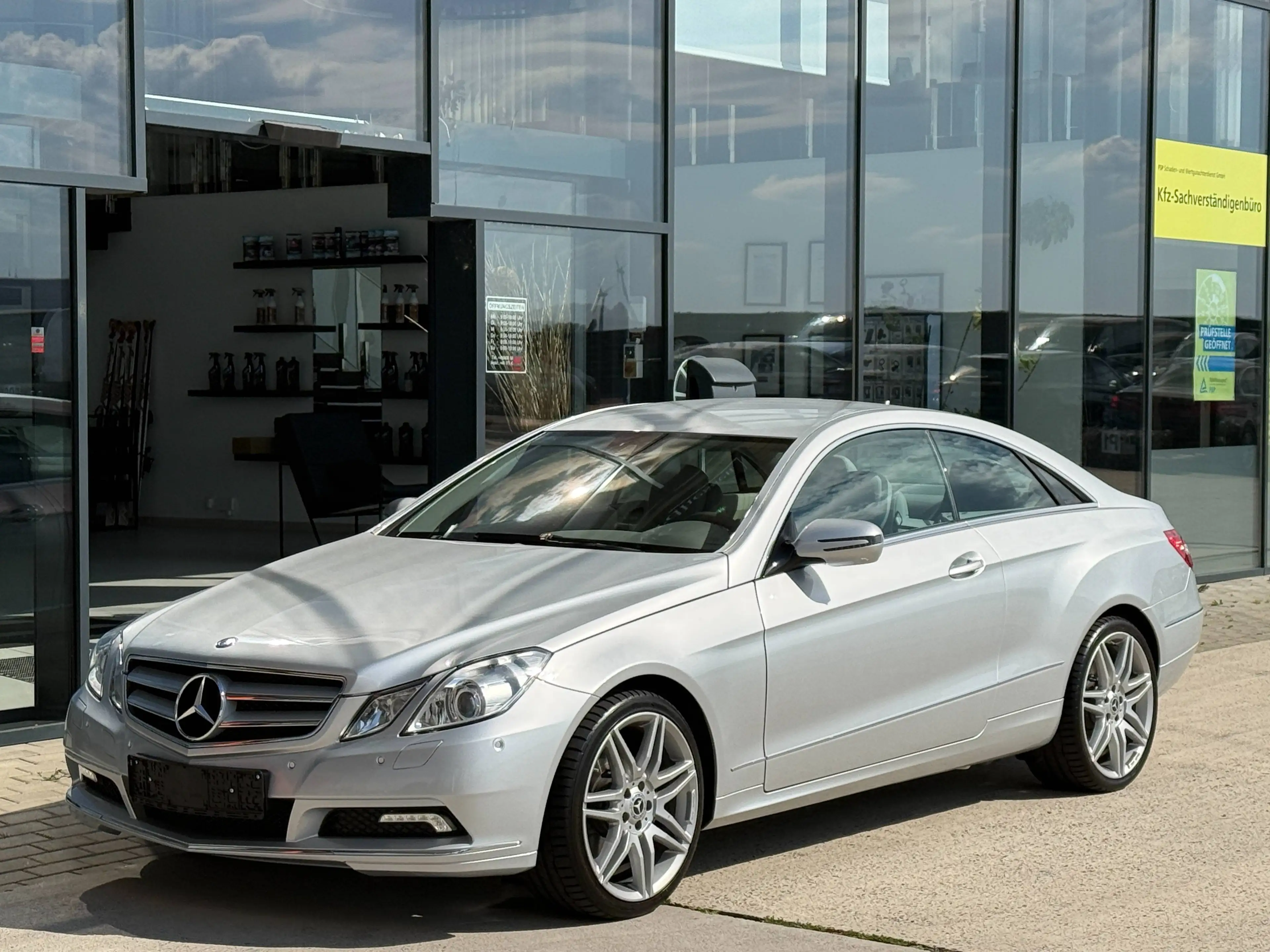 Mercedes-Benz E 350 E 350 Coupe AMG/VOLLEDER/NAVI/SHZ — photo 3