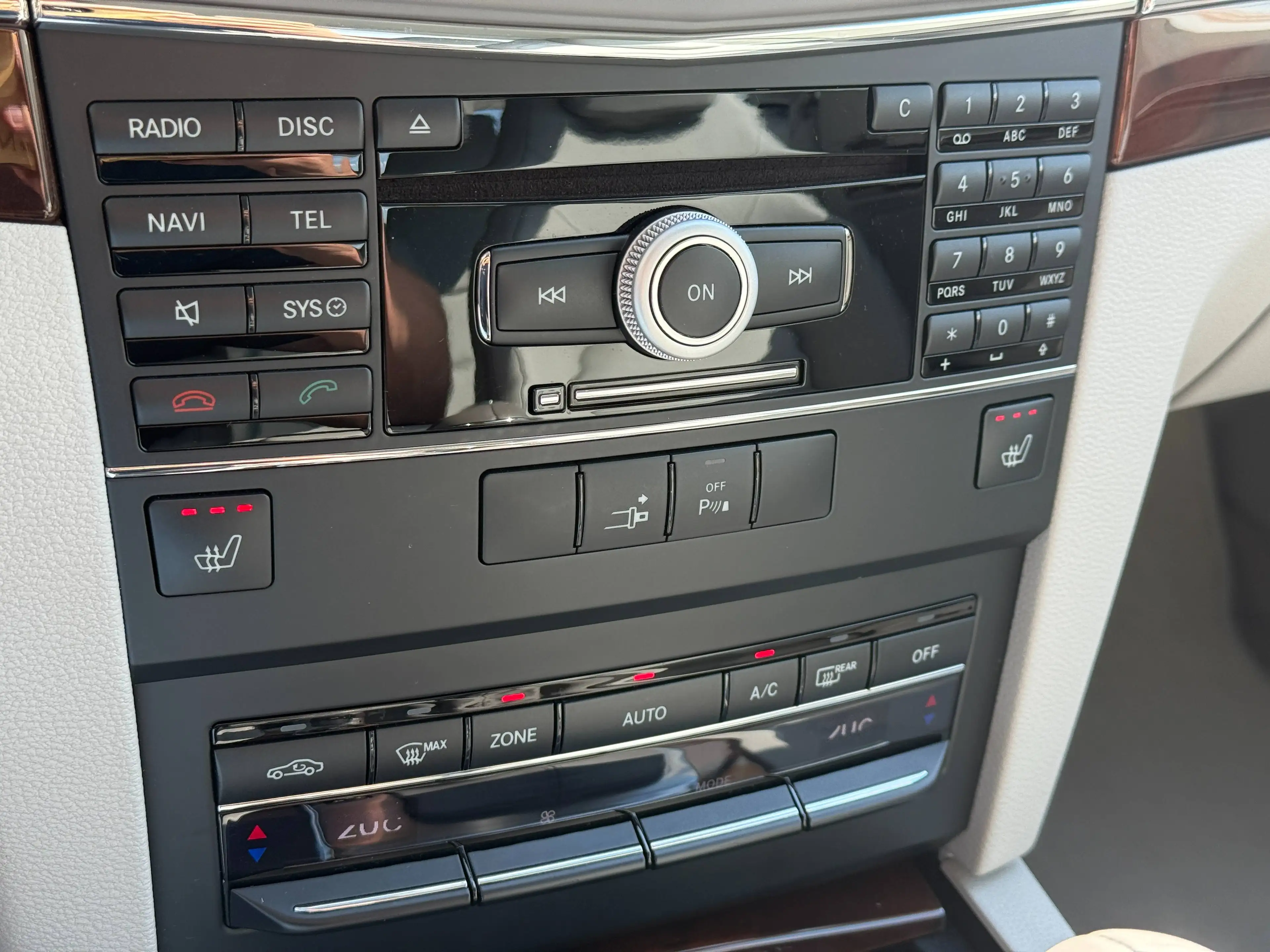 Mercedes-Benz E 350 E 350 Coupe AMG/VOLLEDER/NAVI/SHZ — photo 9