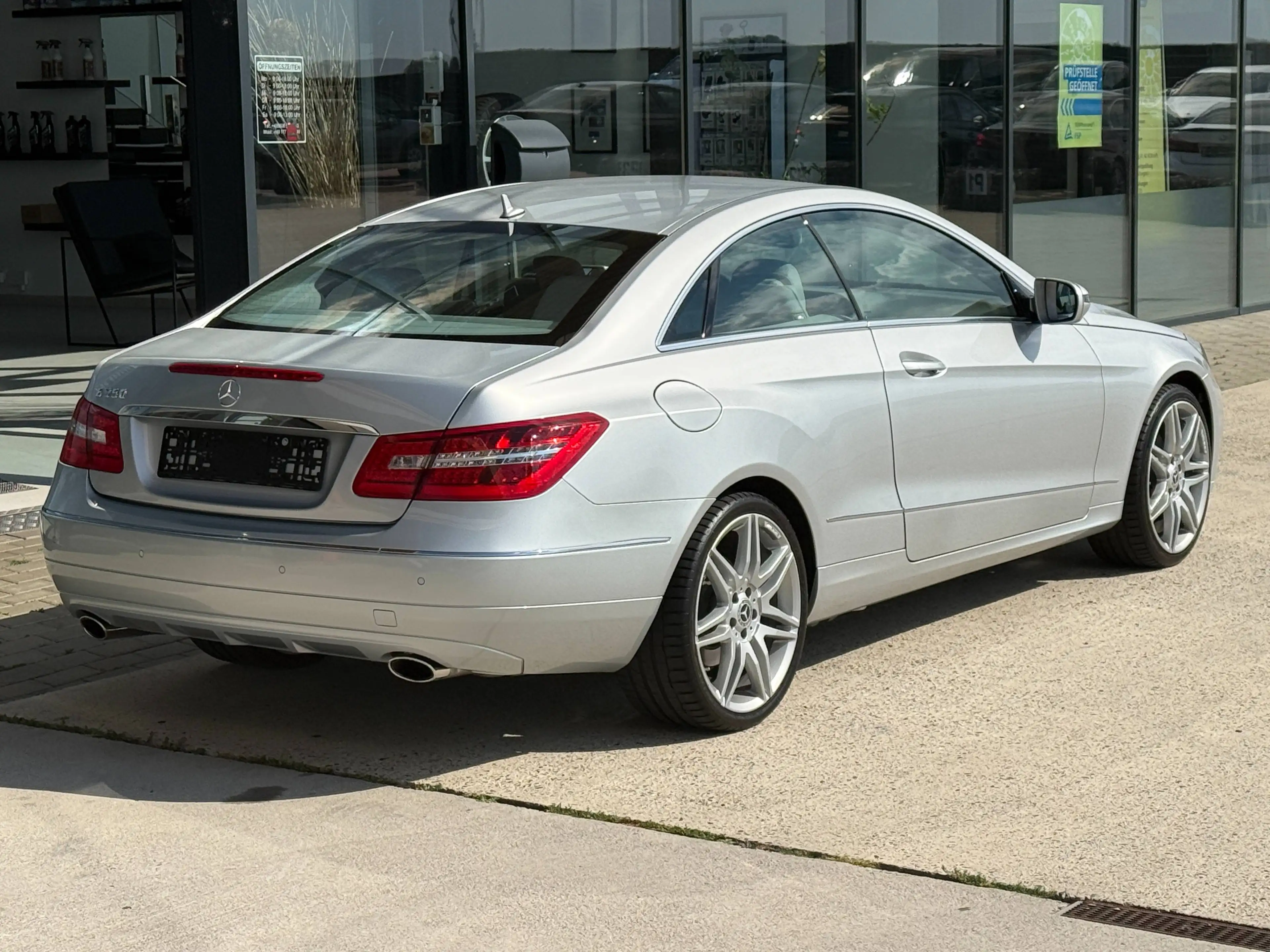 Mercedes-Benz E 350 E 350 Coupe AMG/VOLLEDER/NAVI/SHZ — photo 2