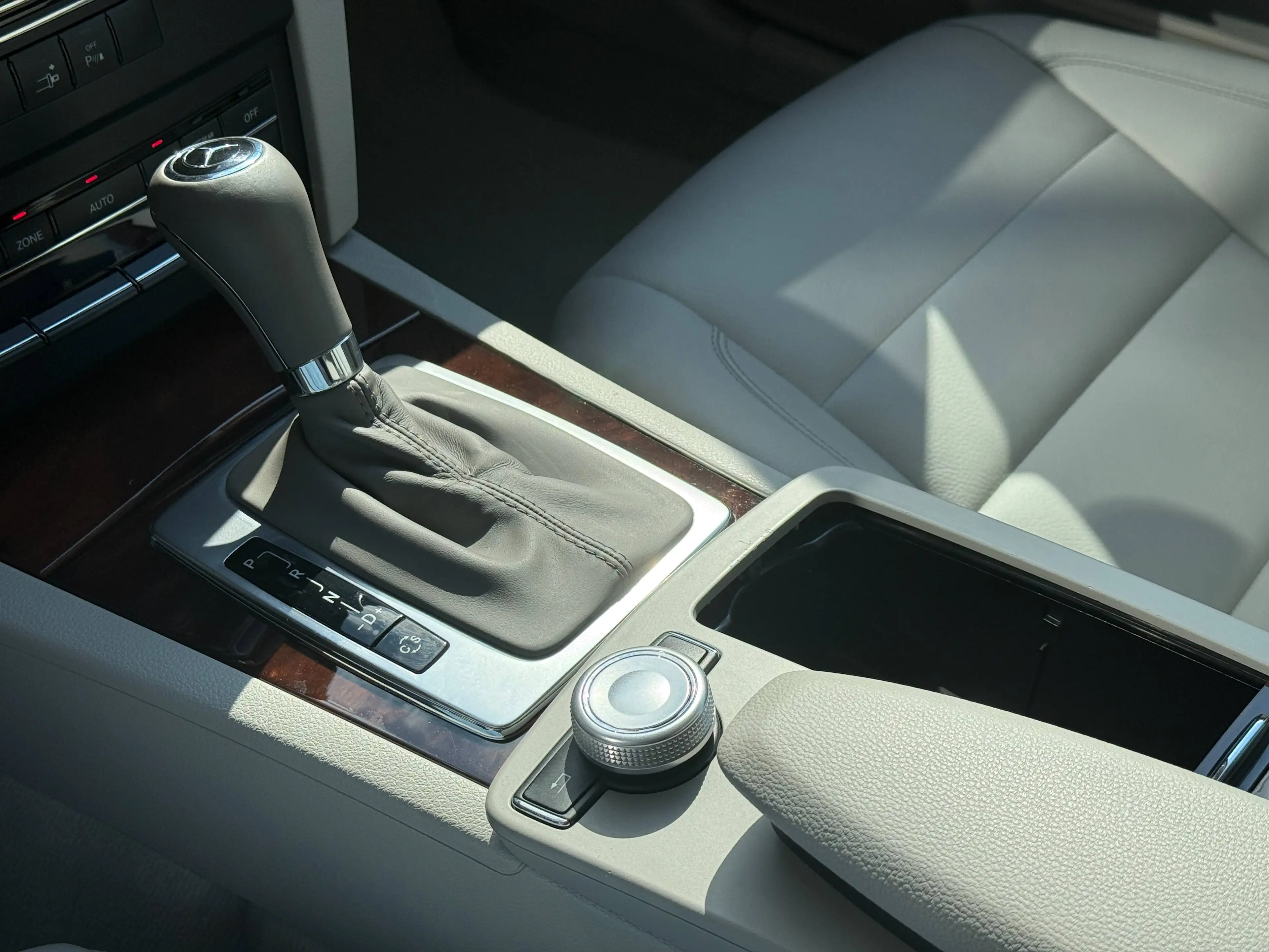Mercedes-Benz E 350 E 350 Coupe AMG/VOLLEDER/NAVI/SHZ — photo 10
