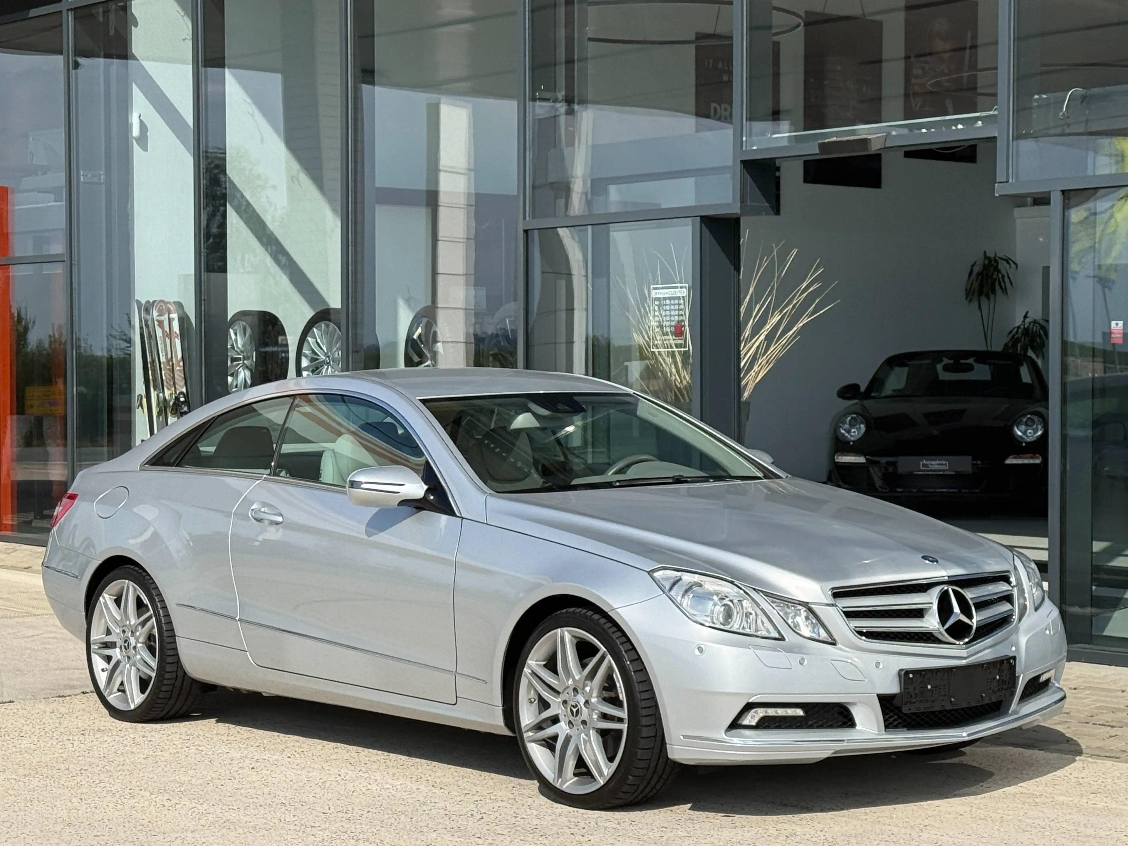Mercedes-Benz E 350 E 350 Coupe AMG/VOLLEDER/NAVI/SHZ