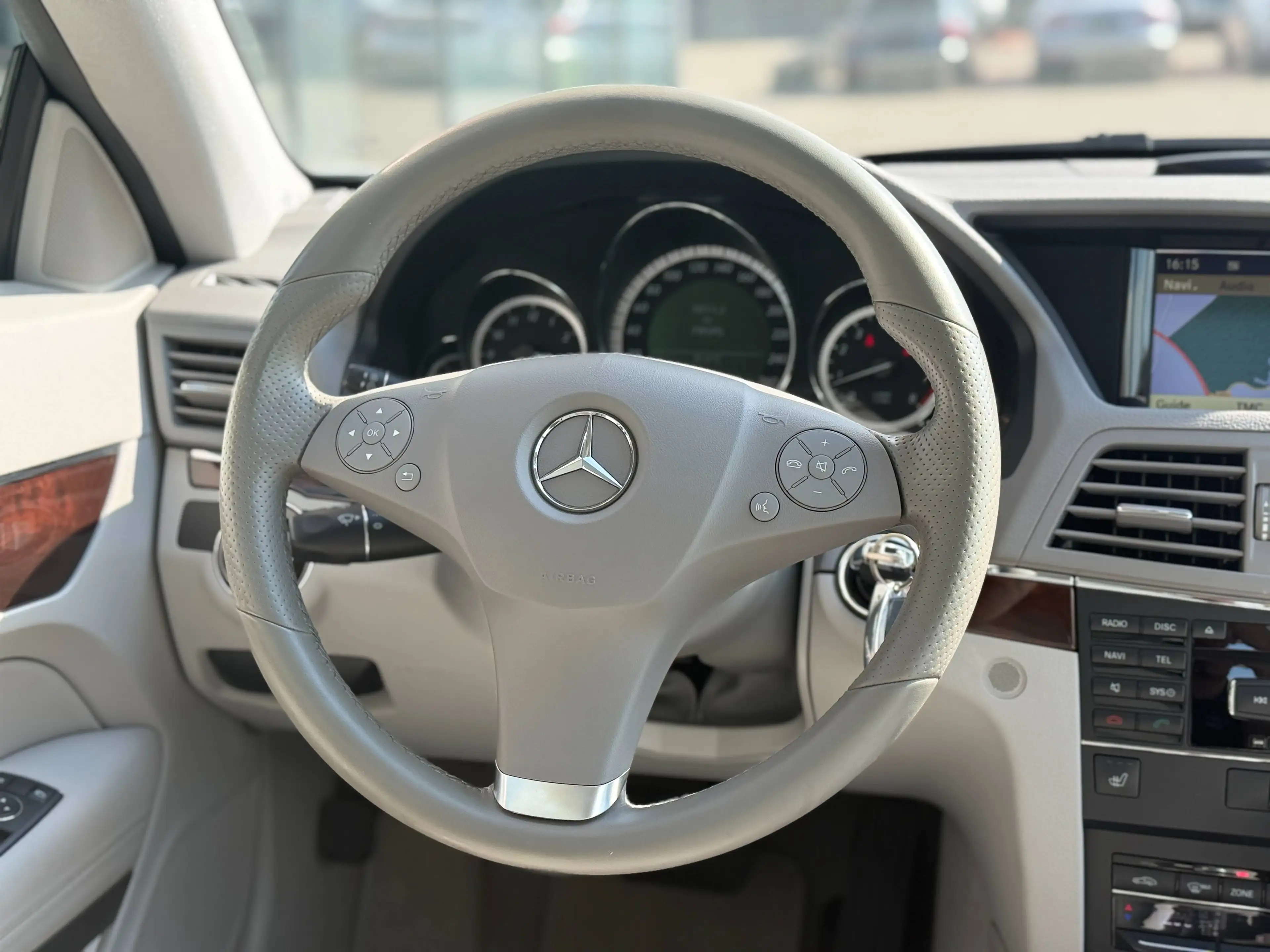 Mercedes-Benz E 350 E 350 Coupe AMG/VOLLEDER/NAVI/SHZ — photo 12