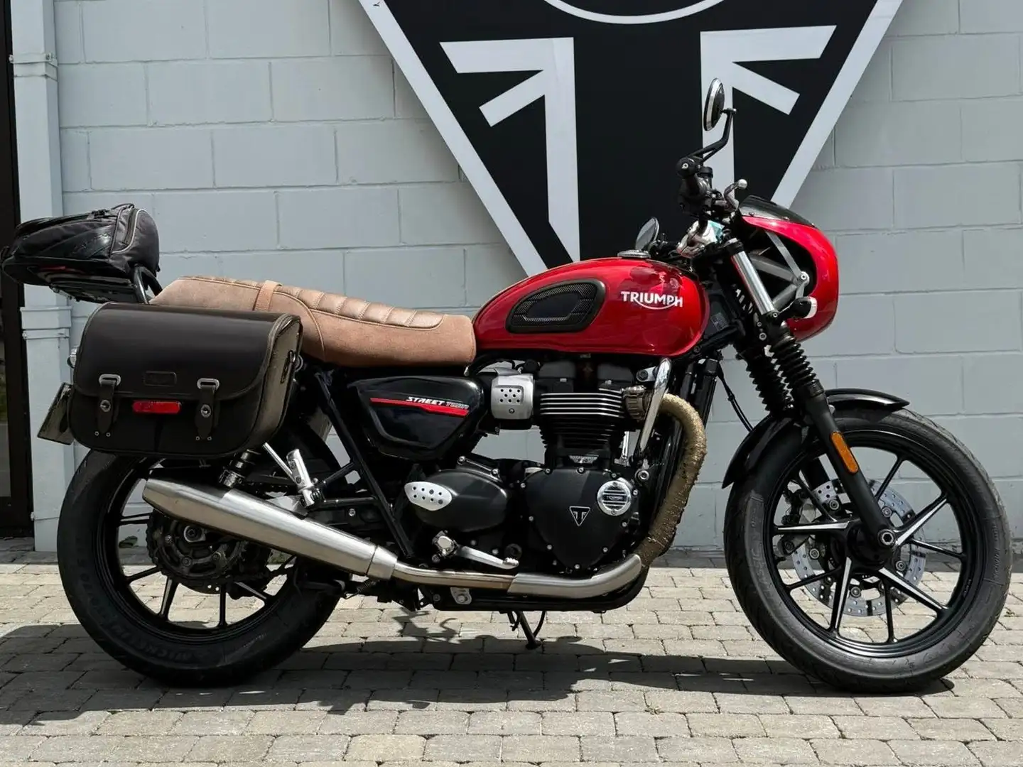 Triumph Street Twin 900 Rot - 1