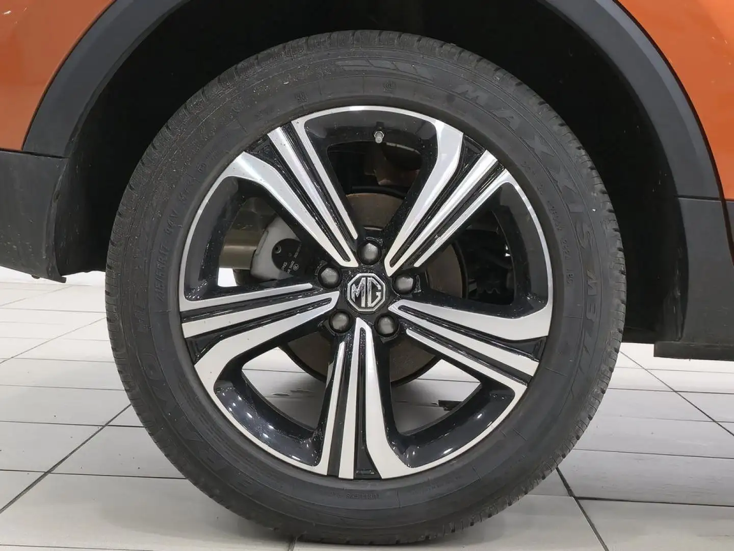 MG ZS 1.5 Comfort Naranja - 2