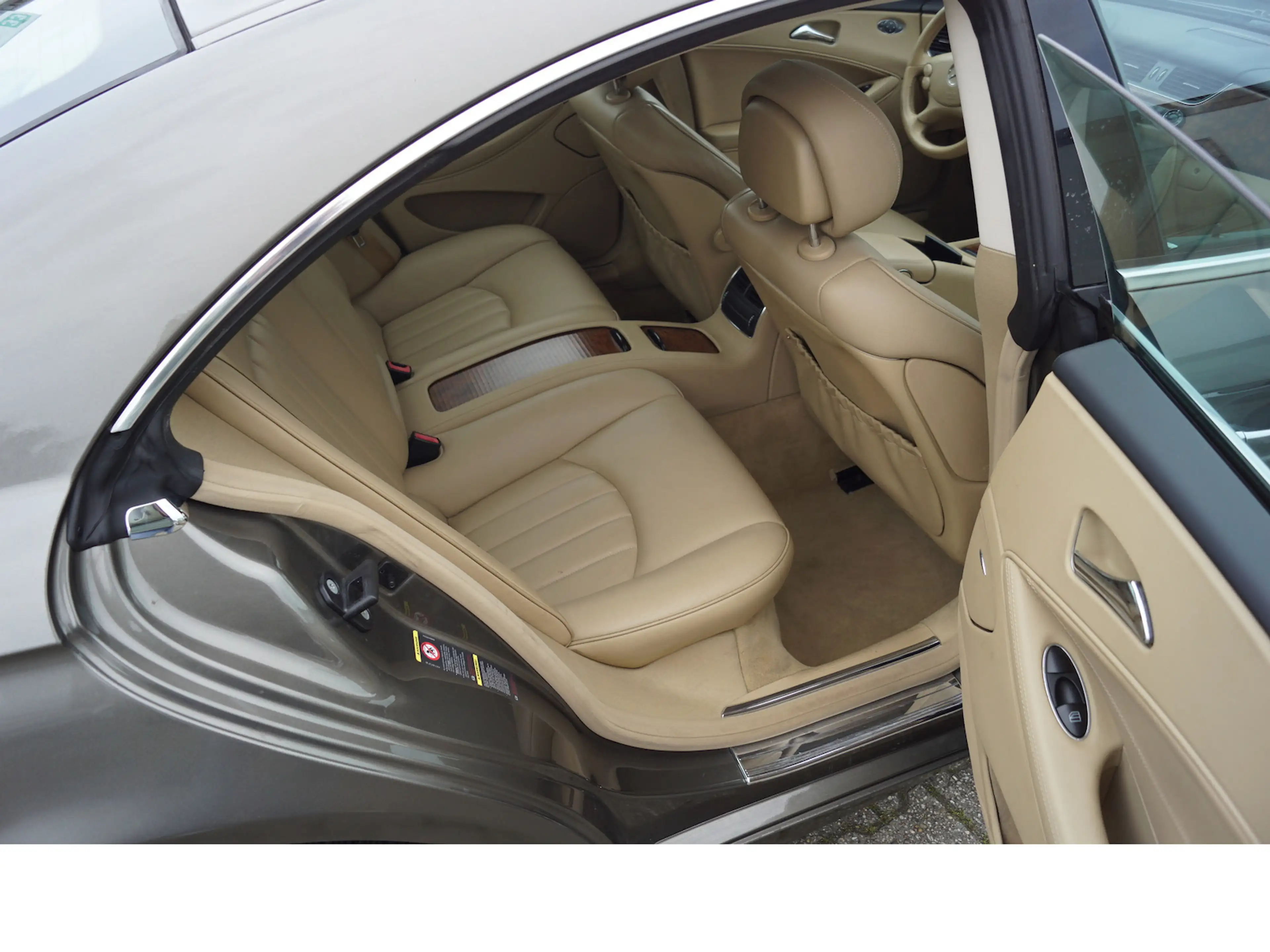Mercedes-Benz CLS 350 Automatik, Leder, BI-Xenon, E-Glasdach — photo 9