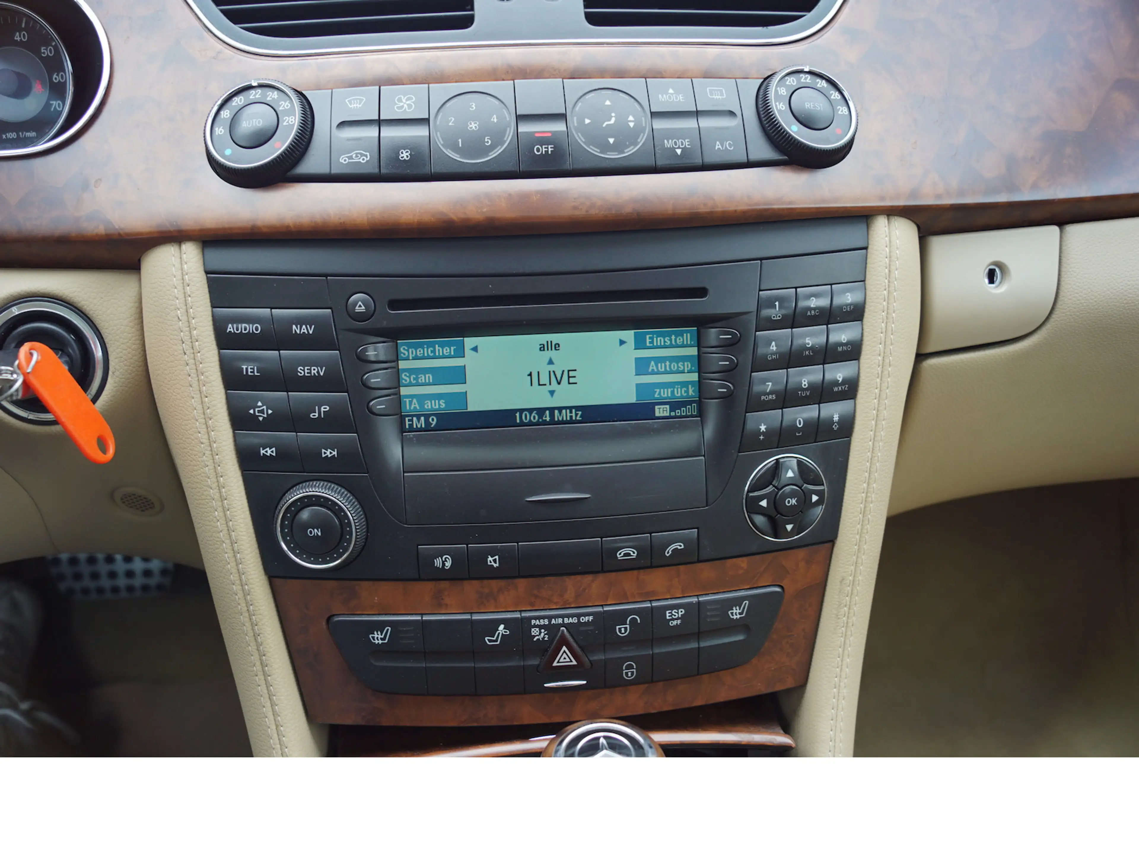 Mercedes-Benz CLS 350 Automatik, Leder, BI-Xenon, E-Glasdach — photo 12