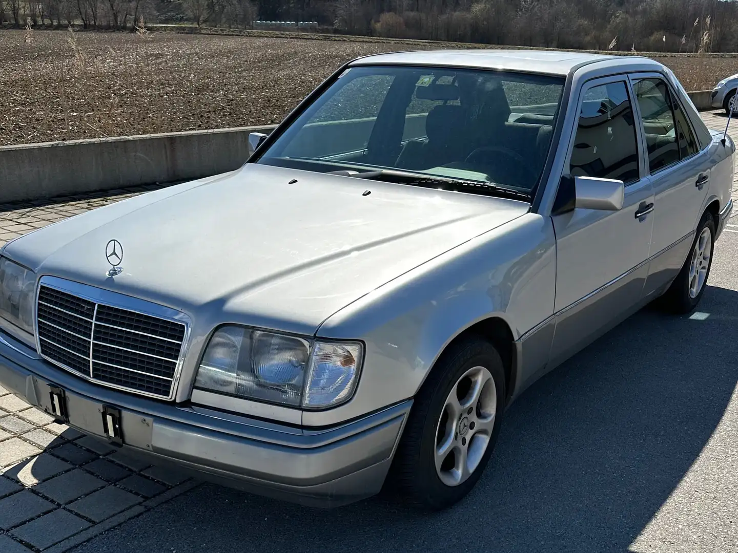 Mercedes-Benz E 200 E 200 Argintiu - 1