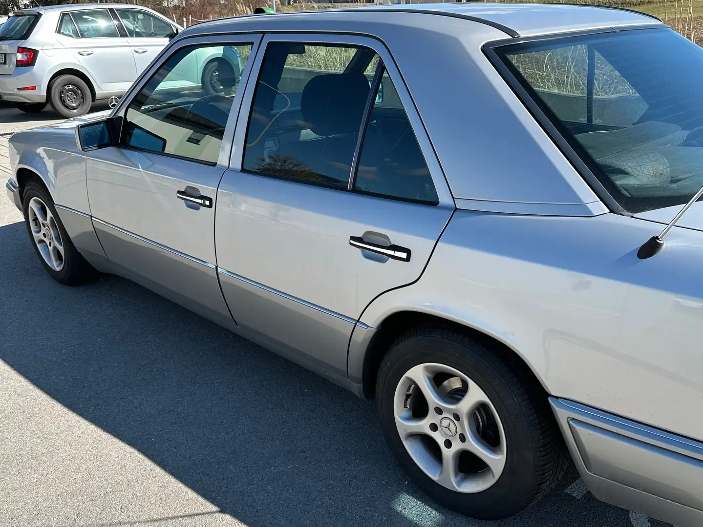 Mercedes-Benz E 200 E 200 Argintiu - 2