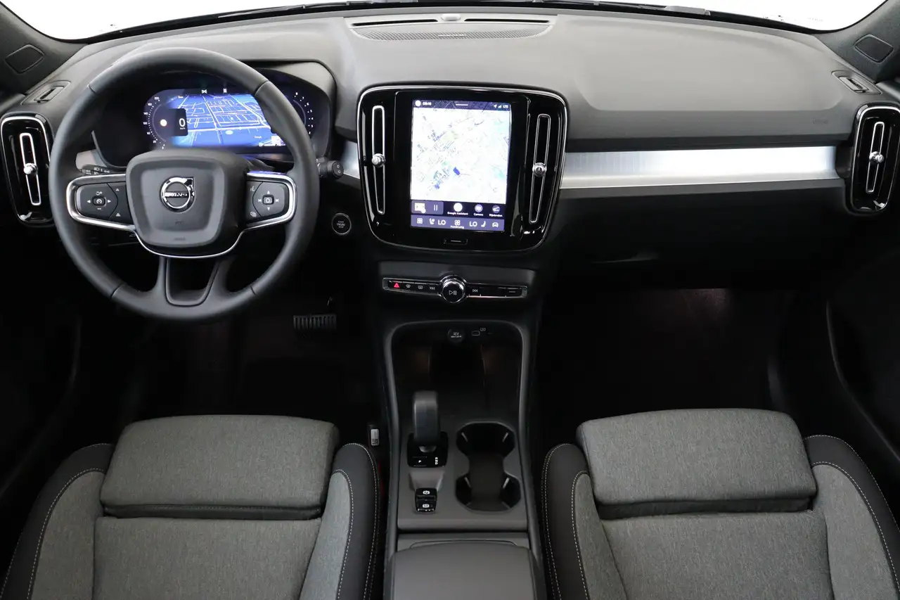Volvo XC40 2026