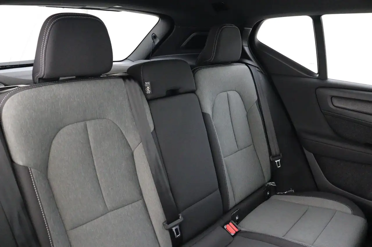 Volvo XC40 2026 — фото 12