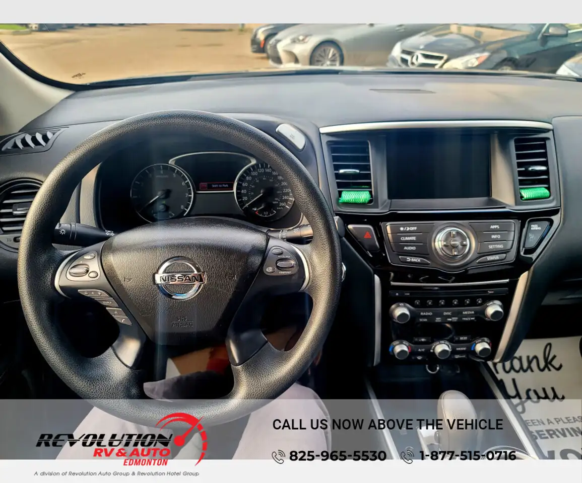 Nissan Pathfinder снимка Nissan Pathfinder