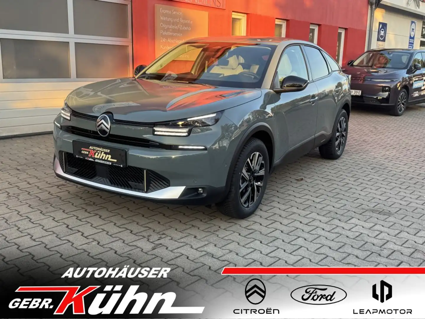 Citroen C4 C4 Benziner 130 Automatik MAX + Winter Paket Grün - 1
