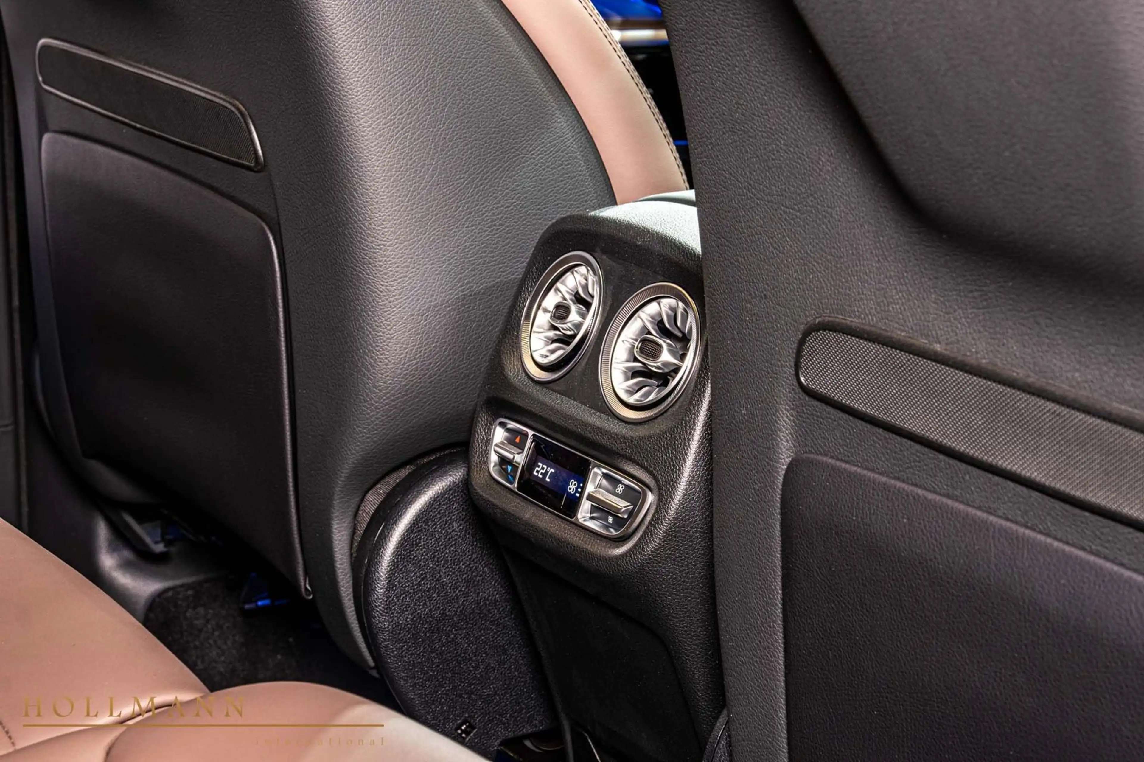 Mercedes-Benz G 63 AMG + Performance package + SR2 + Burmester — photo 15