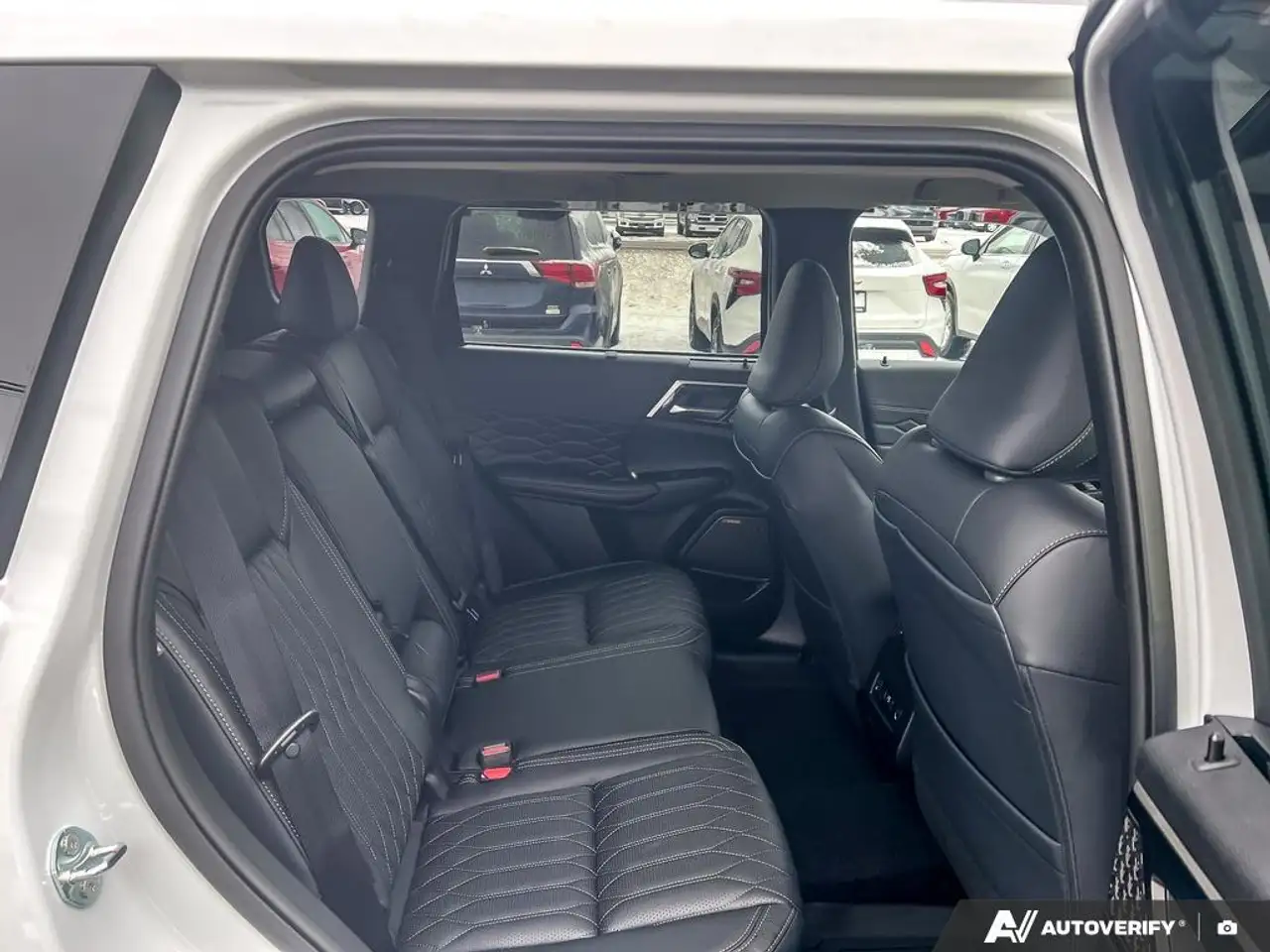Mitsubishi Outlander снимка Mitsubishi Outlander