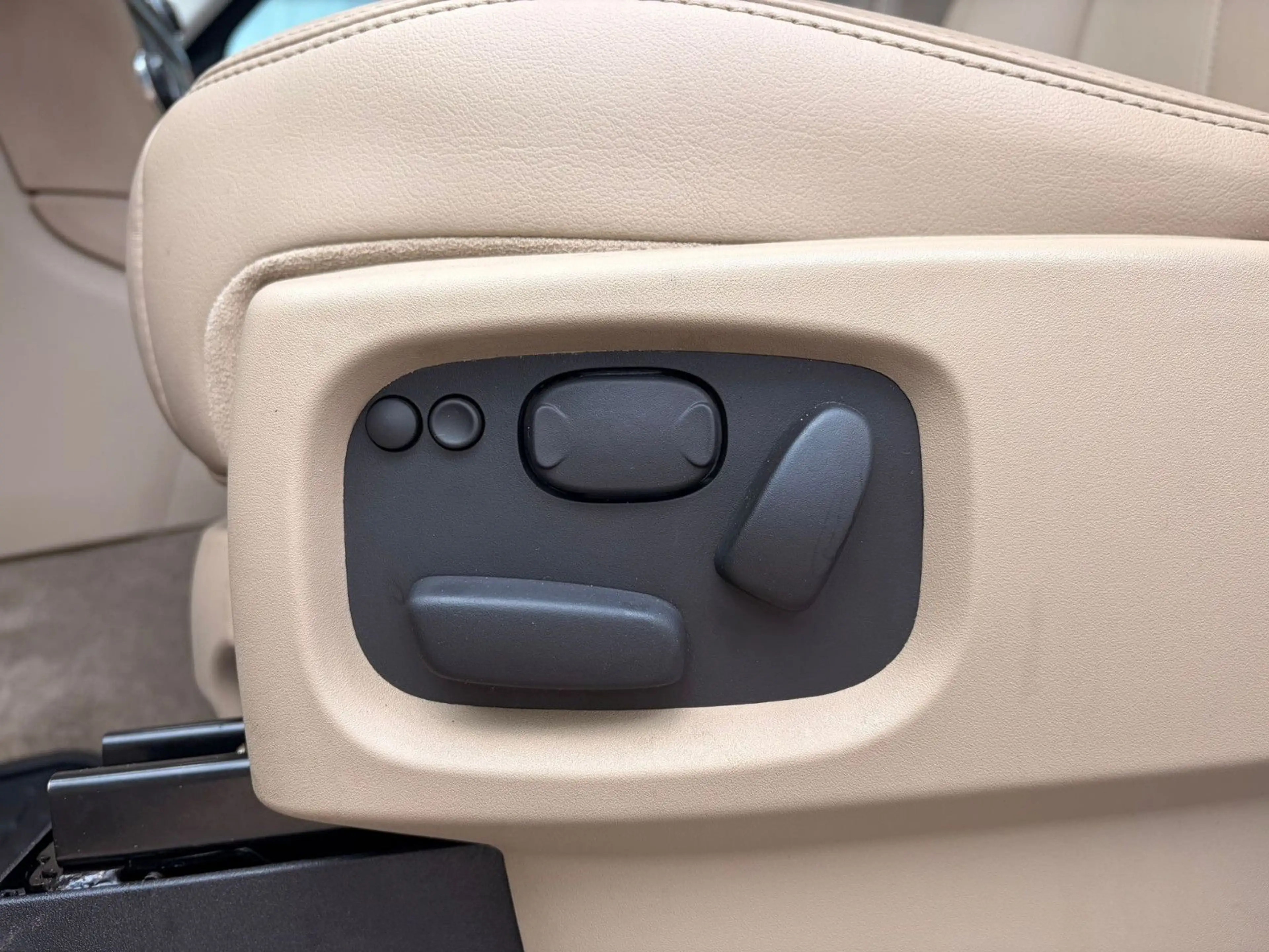 Land Rover Discovery 4 HSE SDV6 — photo 12
