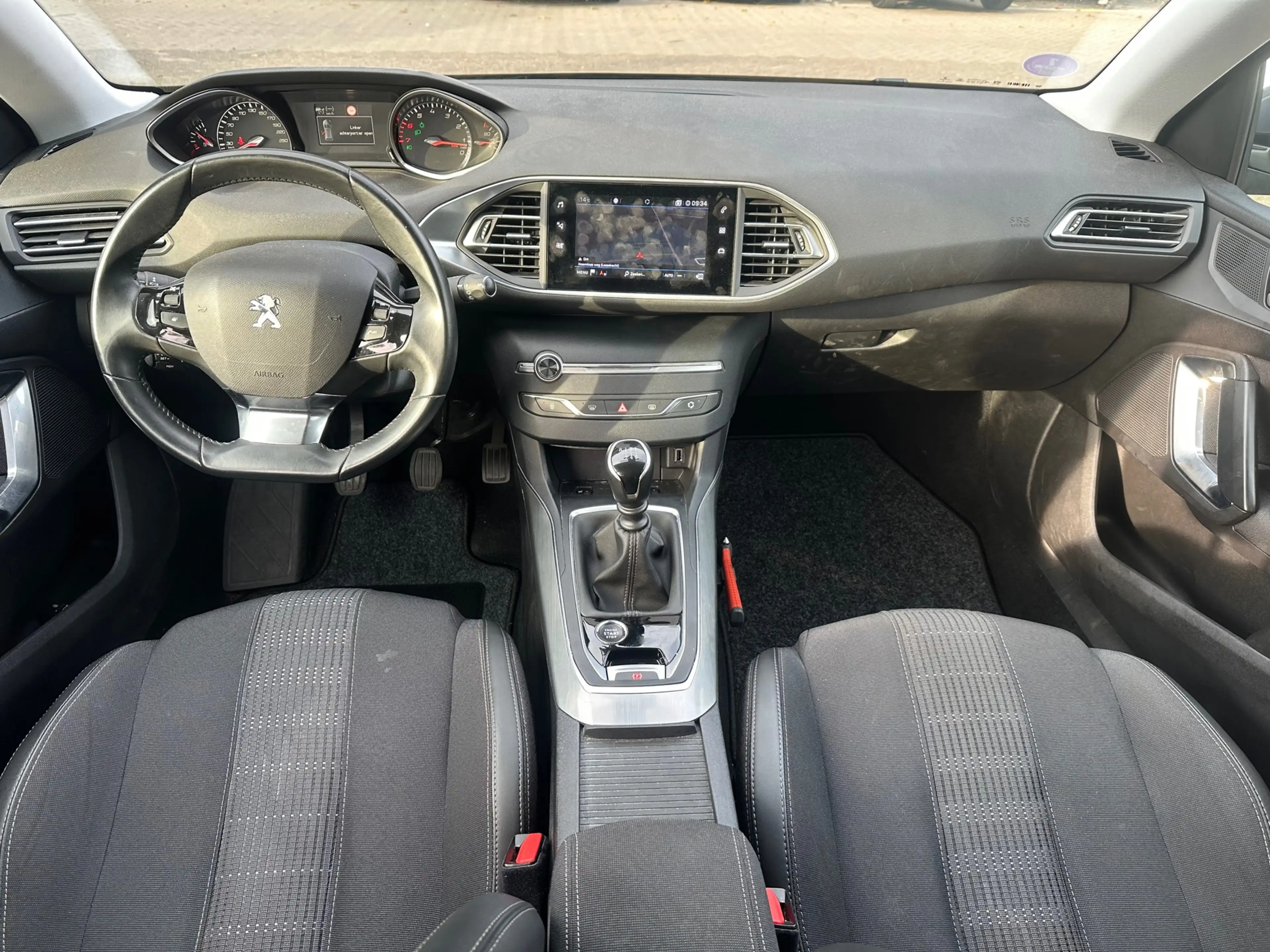 Peugeot 308 SW 1.2 PureTech Blue Lease Allure , navigatie , pd — photo 8