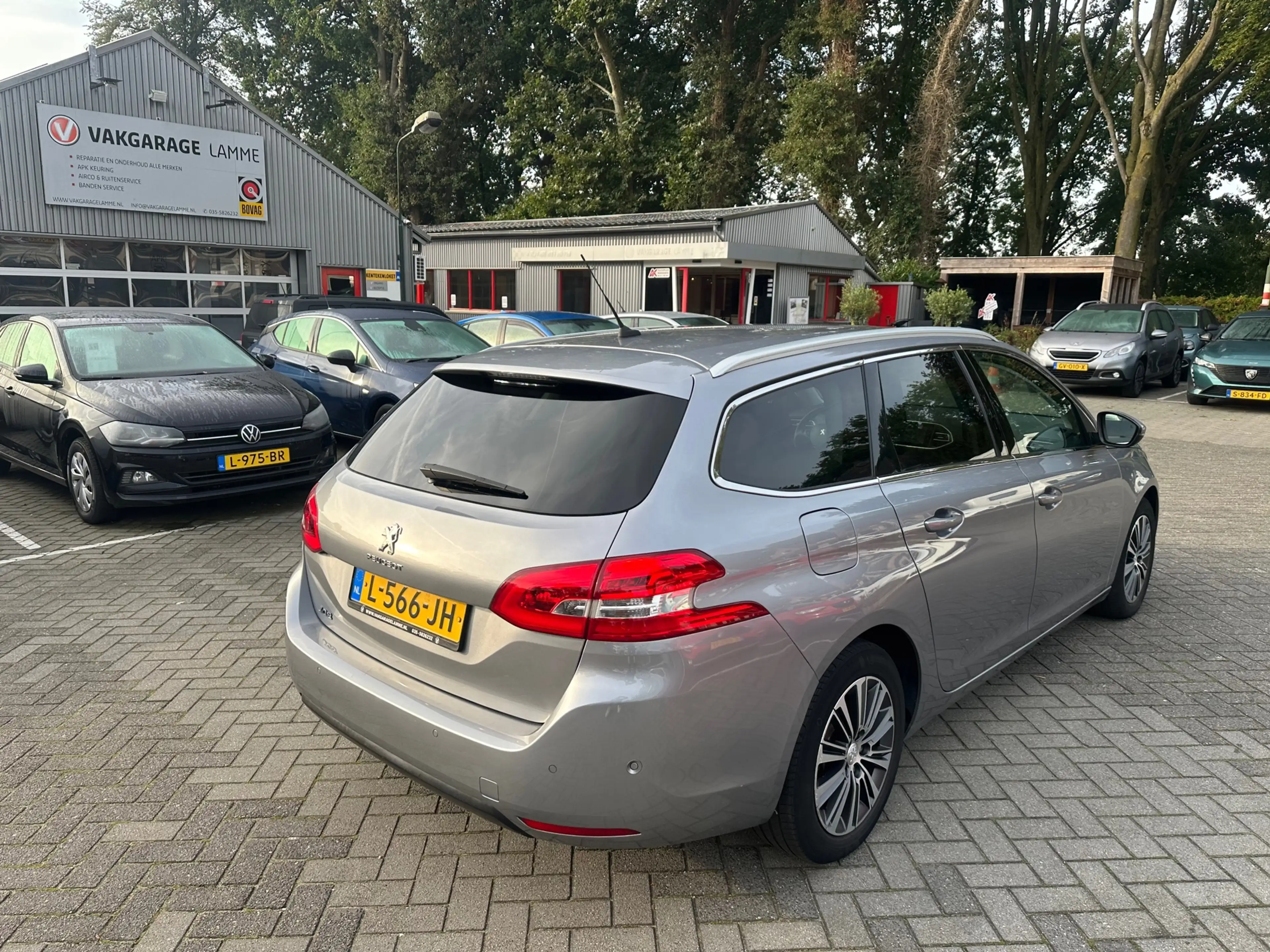 Peugeot 308 SW 1.2 PureTech Blue Lease Allure , navigatie , pd — photo 3
