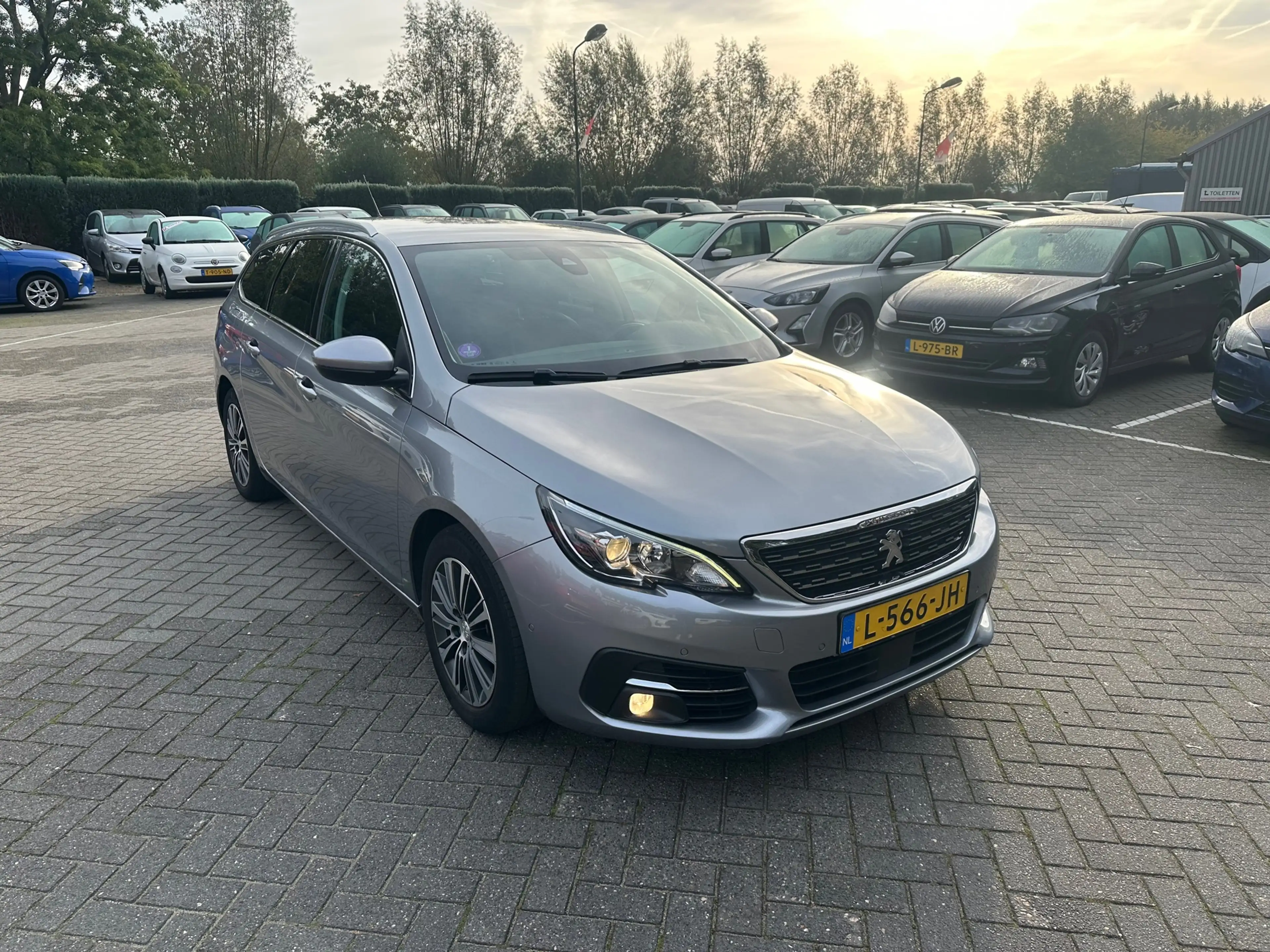 Peugeot 308 SW 1.2 PureTech Blue Lease Allure , navigatie , pd — photo 2