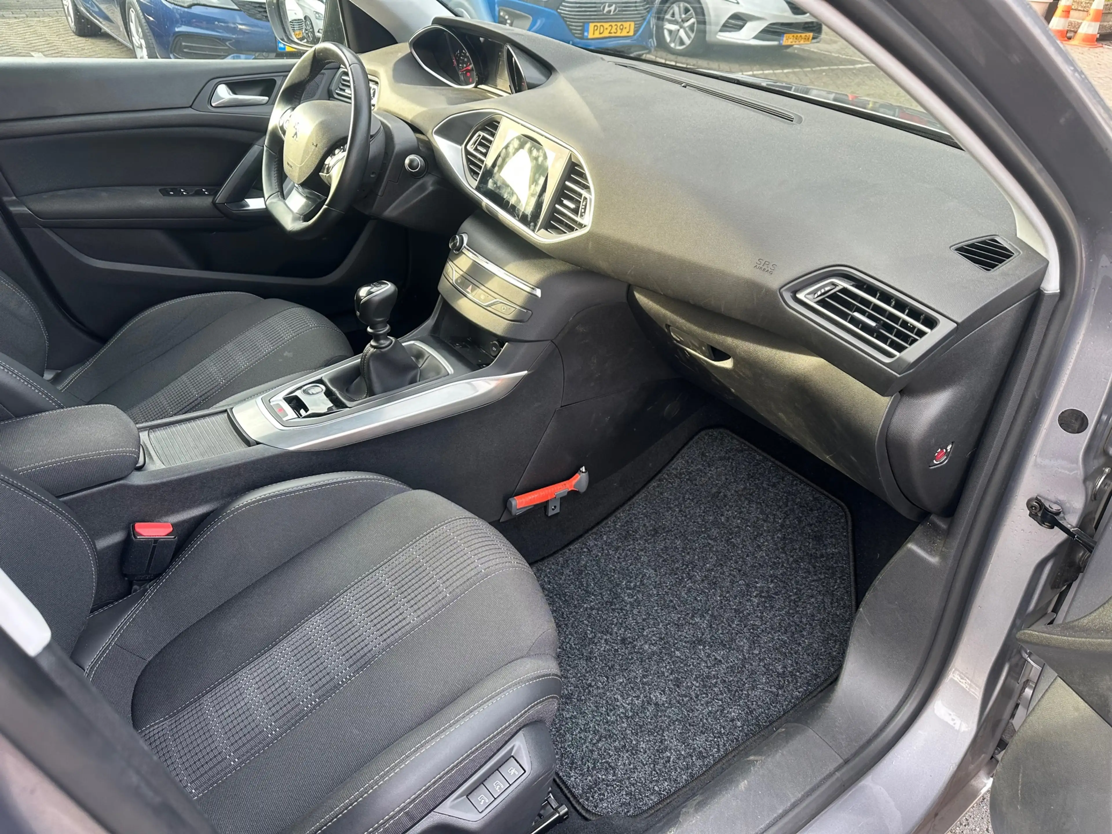 Peugeot 308 SW 1.2 PureTech Blue Lease Allure , navigatie , pd — photo 13