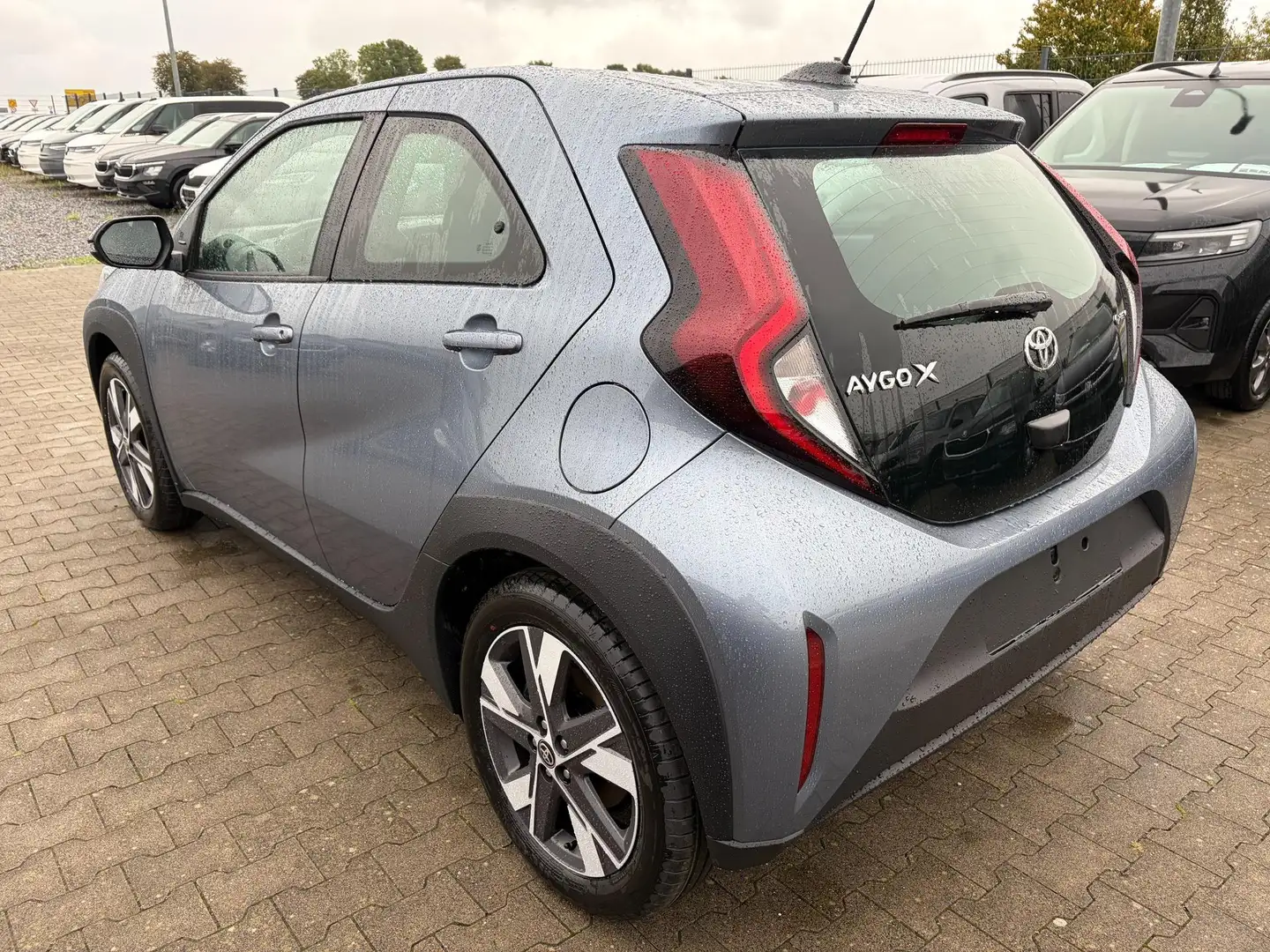 Toyota Aygo X Play 1.5 Hybrid 115PS CVT/AUTOMATIK, Celestite ... Grau - 2