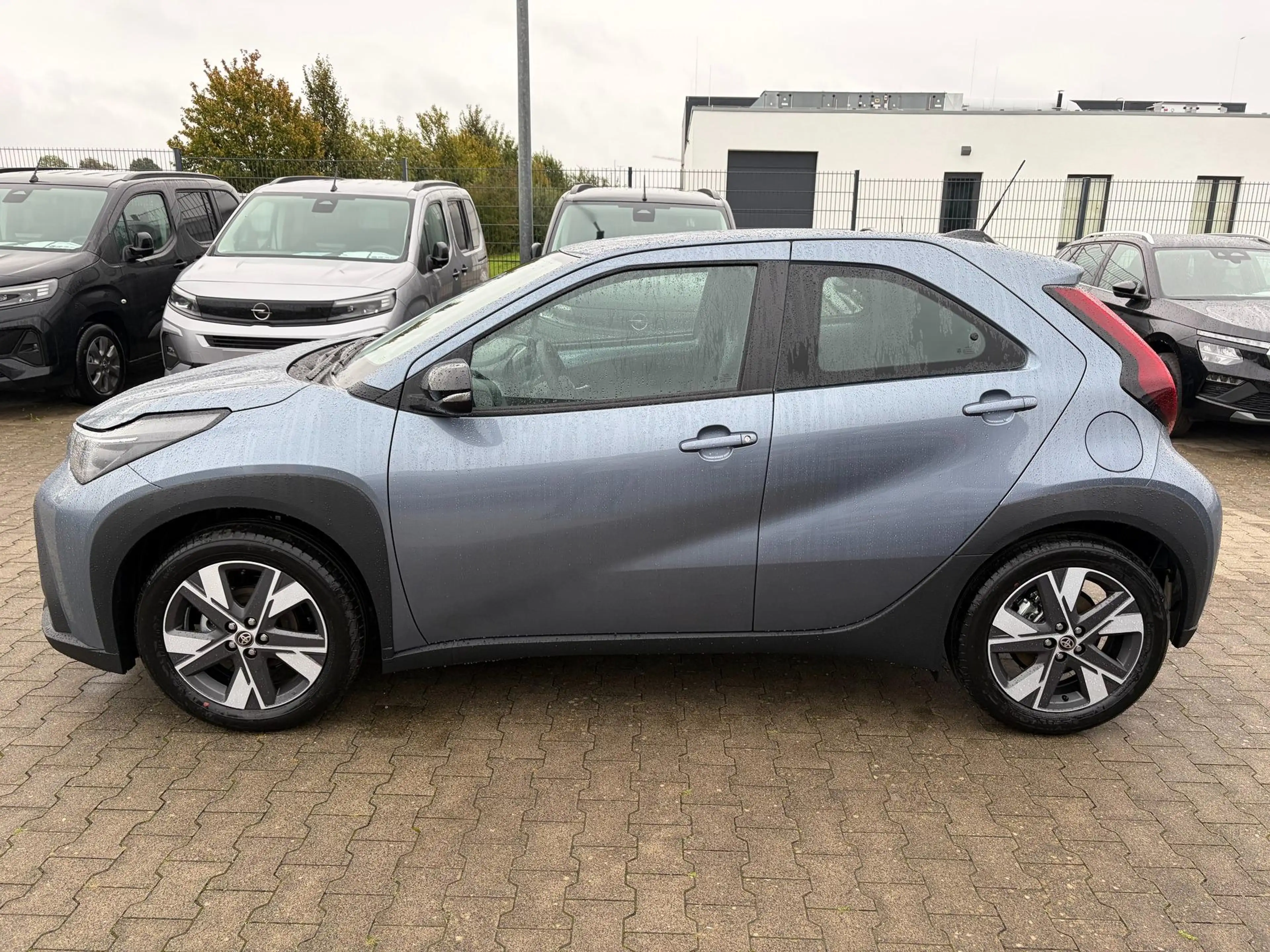 Toyota Aygo X Play 1.5 Hybrid 115PS CVT/AUTOMATIK, Celestite ...