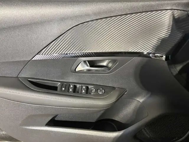 Peugeot 208 view 10