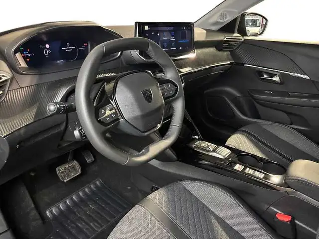 Peugeot 208 view 11