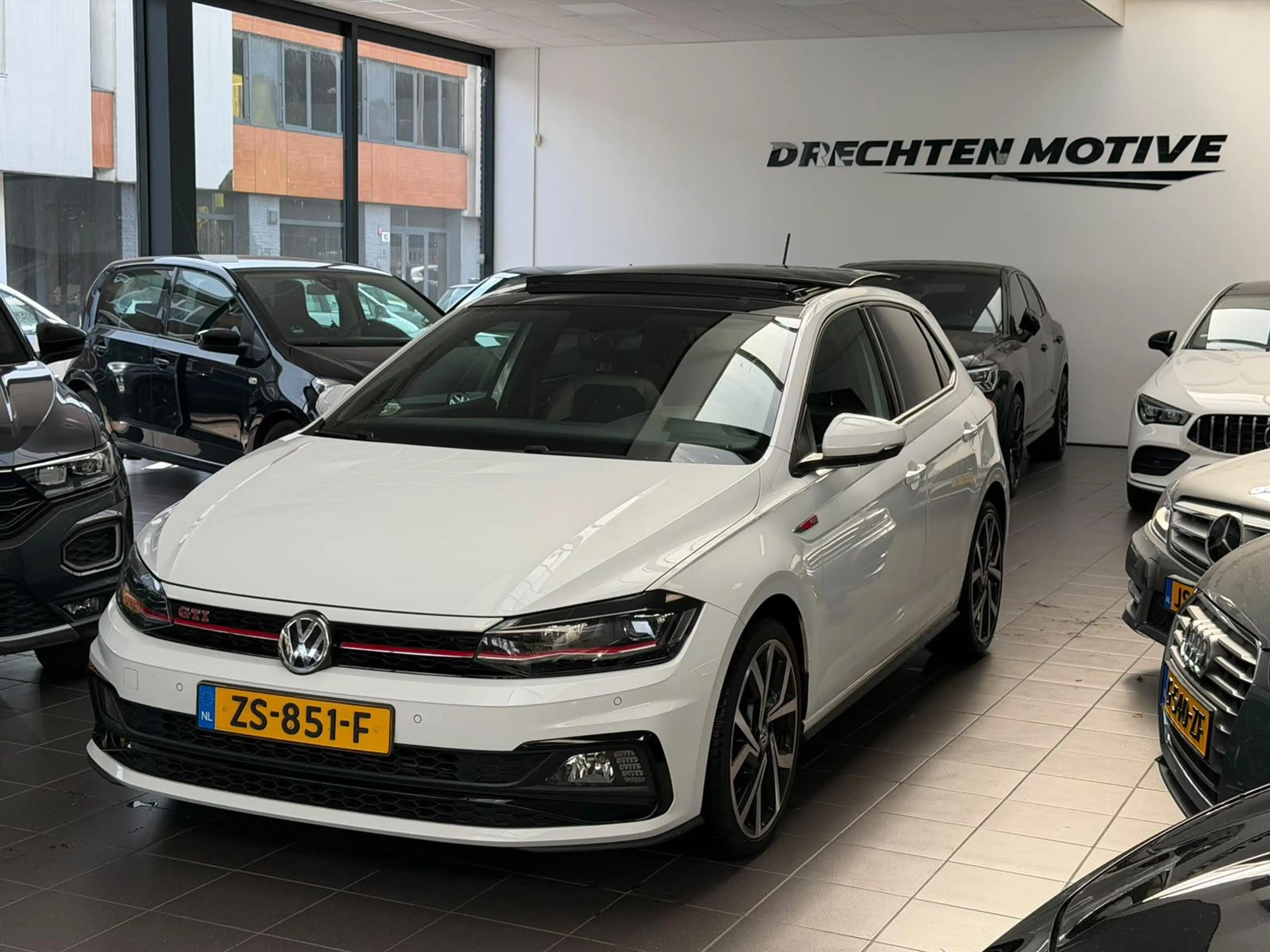 Volkswagen Polo GTI 2.0 TSI / Panoramadak / Beats / CarPlay /
