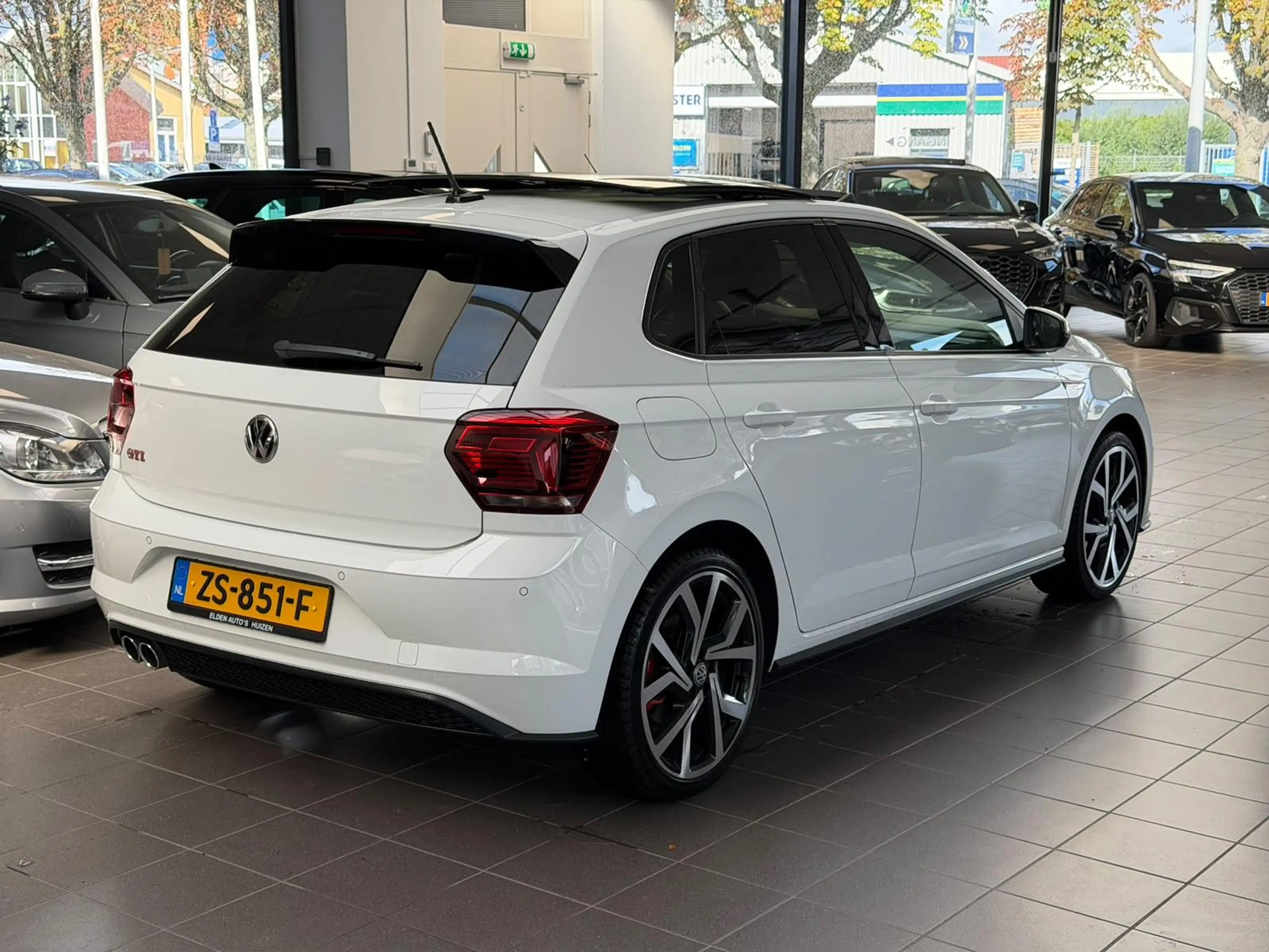 Volkswagen Polo GTI 2.0 TSI / Panoramadak / Beats / CarPlay / — photo 5