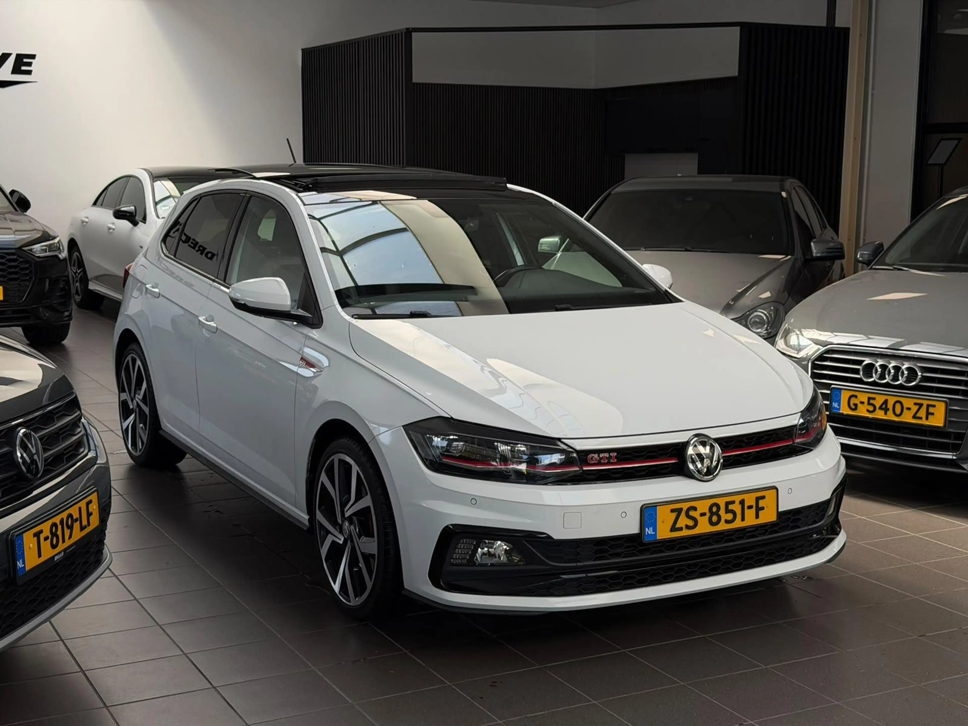 Volkswagen Polo GTI 2.0 TSI / Panoramadak / Beats / CarPlay / — photo 4