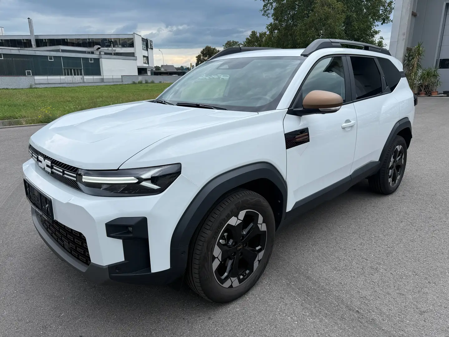 Dacia Bigster Extreme Hybrid 155 Automatik Navi Pano AHK WKR Weiß - 1