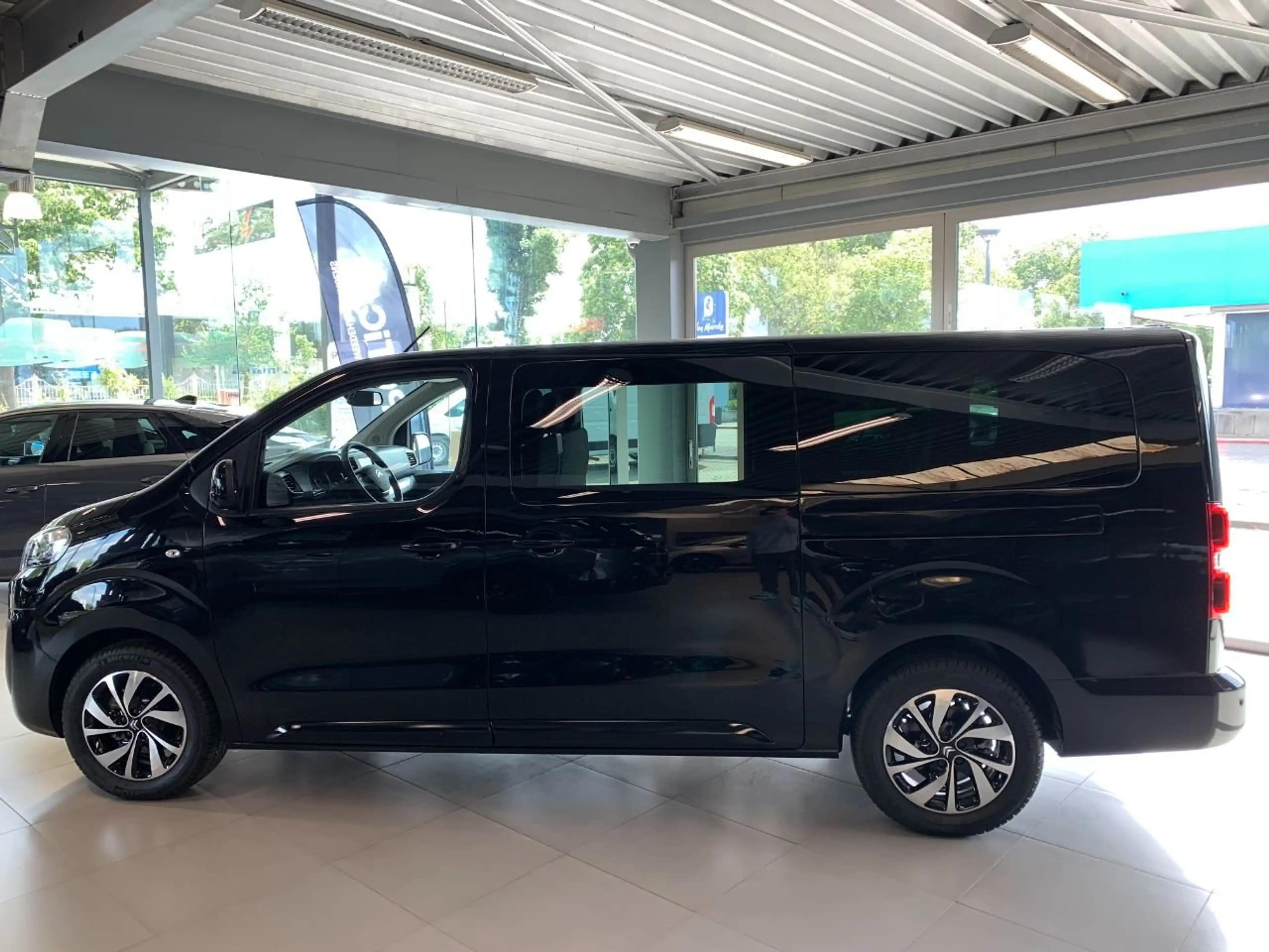 Citroen Spacetourer 2.0 BlueHDI 180 Pk Automaat 9 plaatsen — photo 2