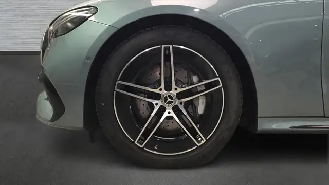 Mercedes-Benz E-Class view 5