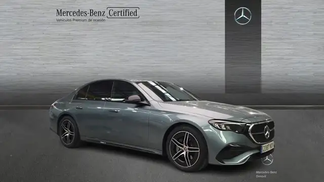 Mercedes-Benz E-Class view 3