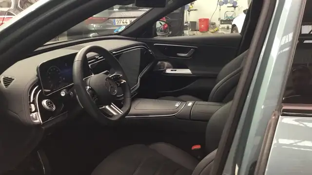 Mercedes-Benz E-Class view 6