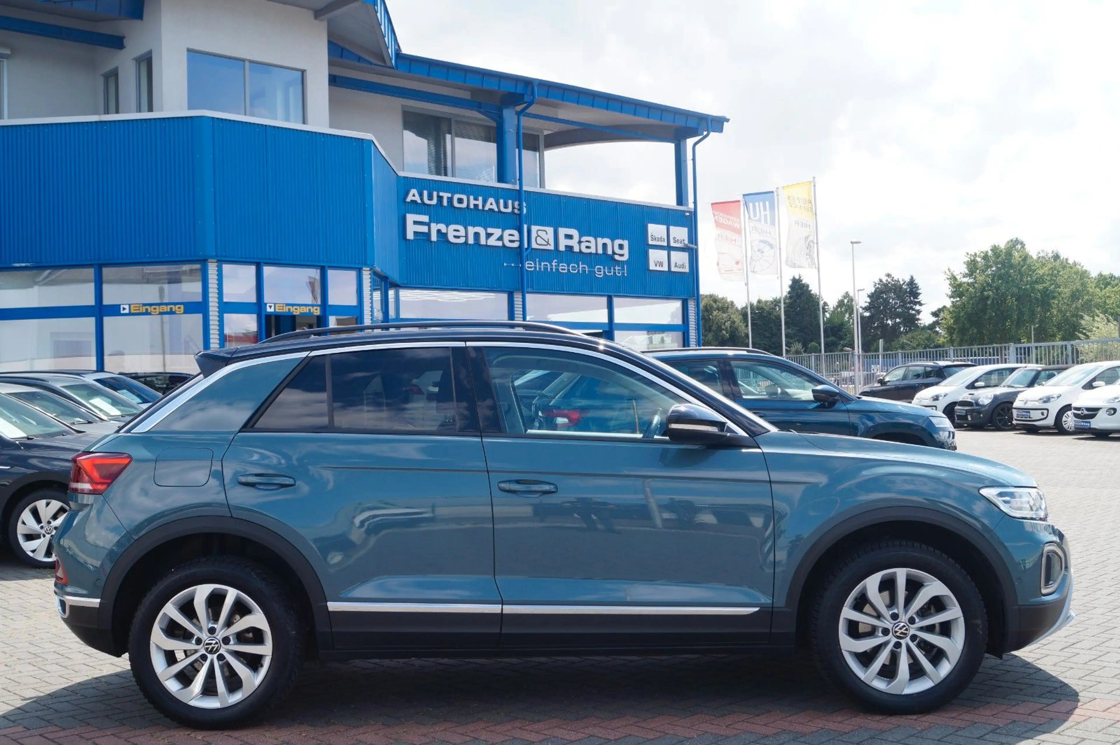 Volkswagen T-Roc Style *AHK*Pano*Kamera*ACC*Lane*SHZ*APP* — photo 3