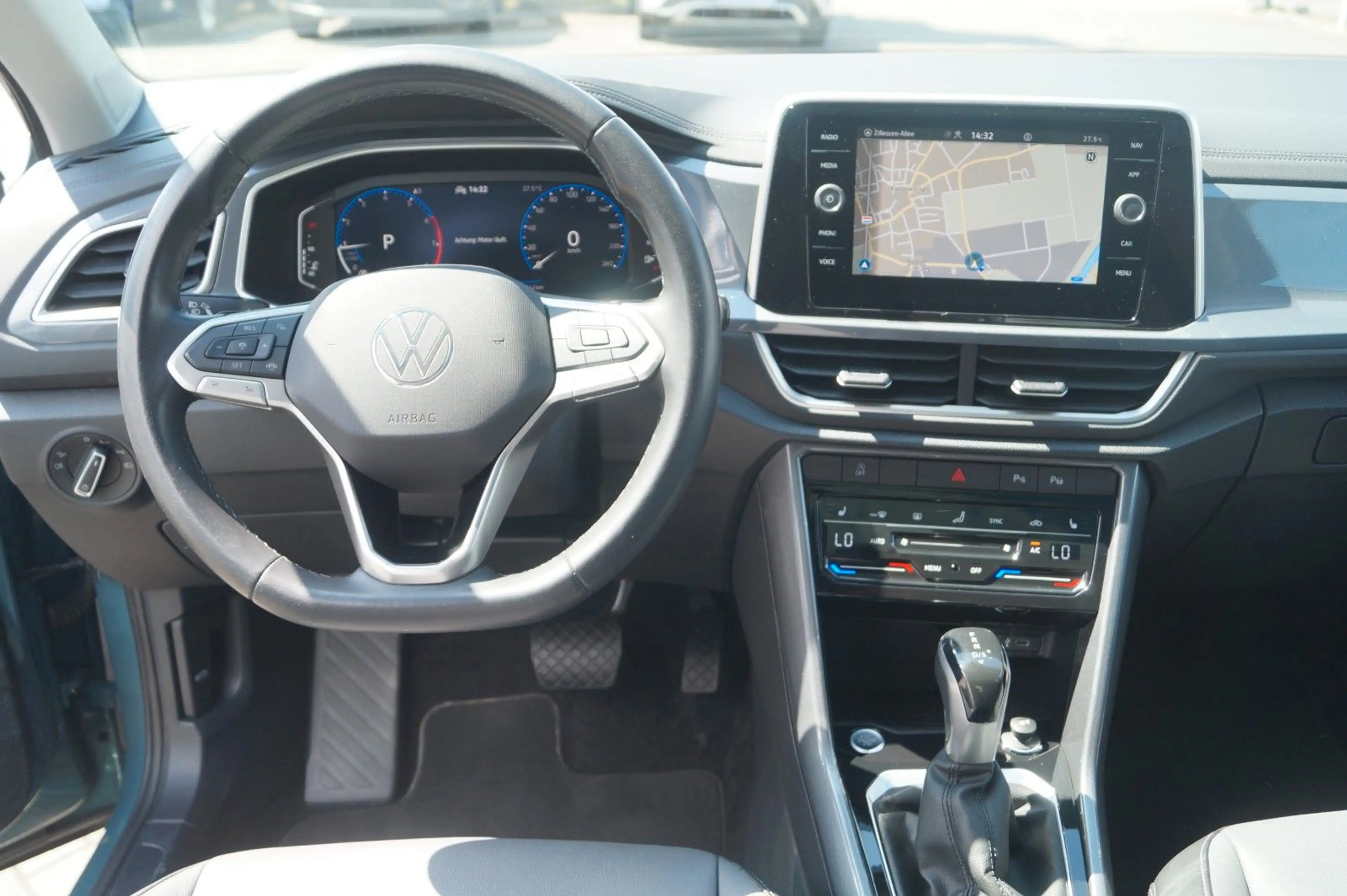 Volkswagen T-Roc Style *AHK*Pano*Kamera*ACC*Lane*SHZ*APP* — photo 7